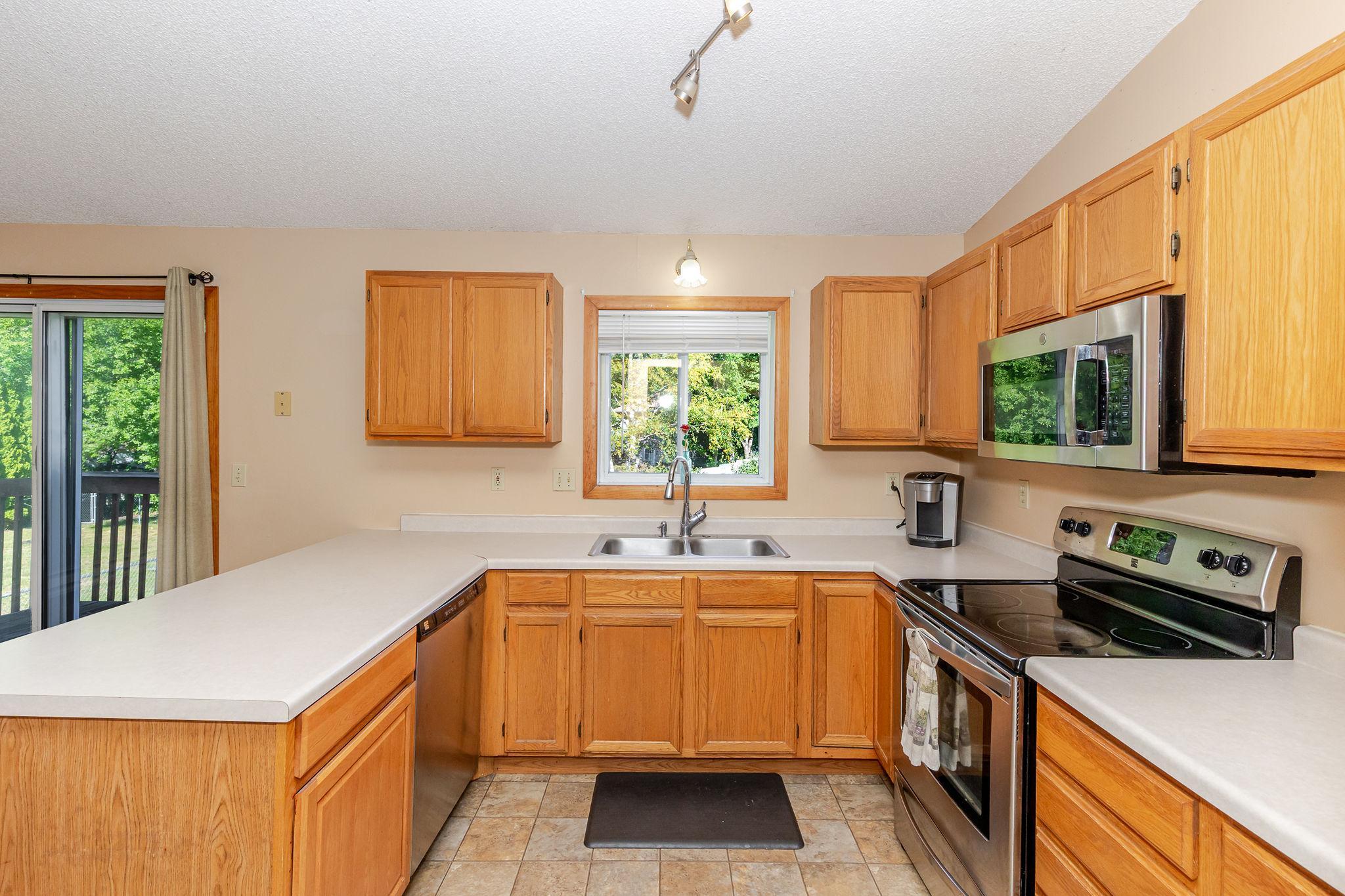 1995 single family home for sale at 3730 Village Green Circle in Moorhead, MN — 4 bed, 2 bath (photo 21 of 51)