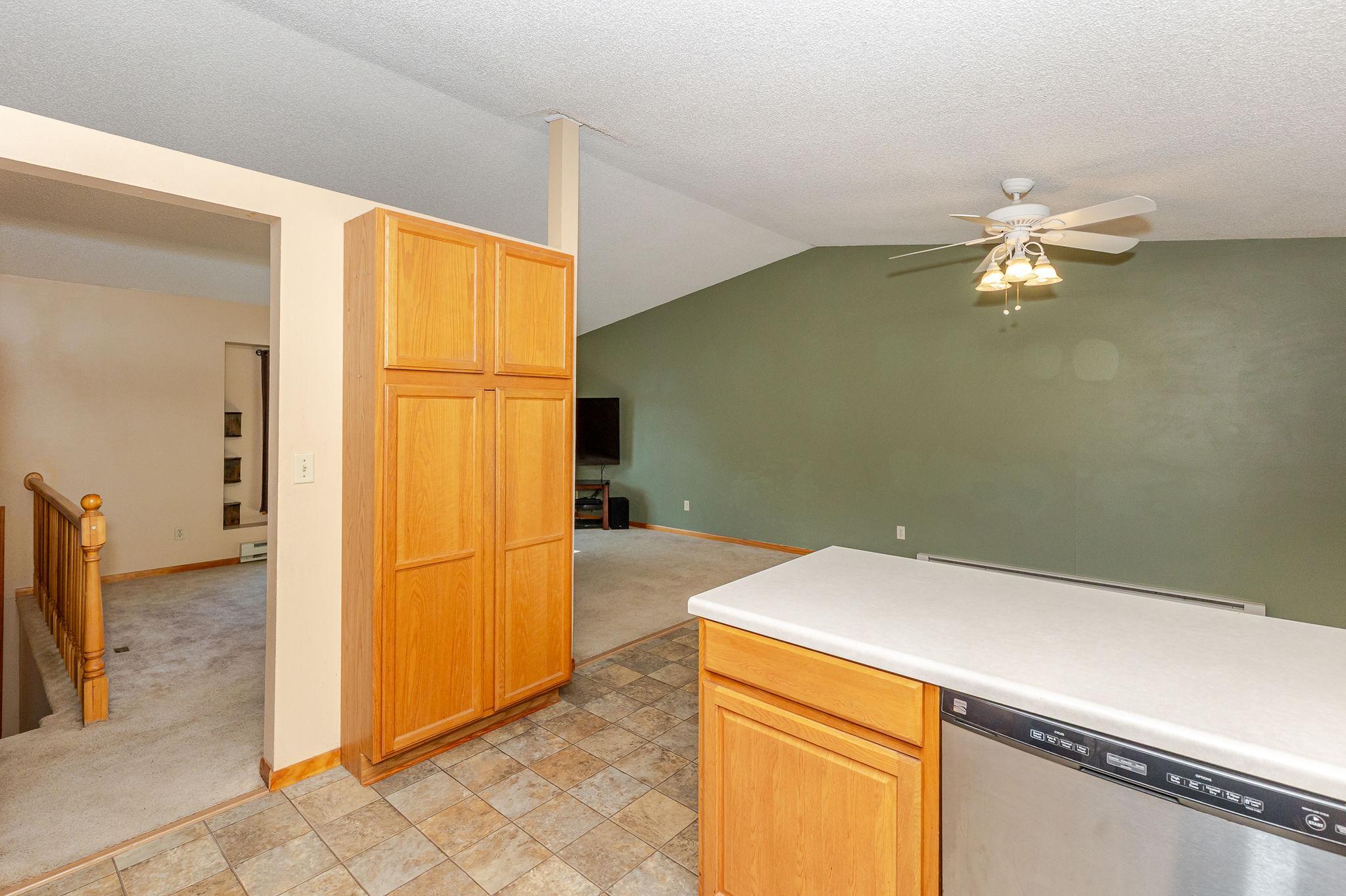 1995 single family home for sale at 3730 Village Green Circle in Moorhead, MN — 4 bed, 2 bath (photo 23 of 51)