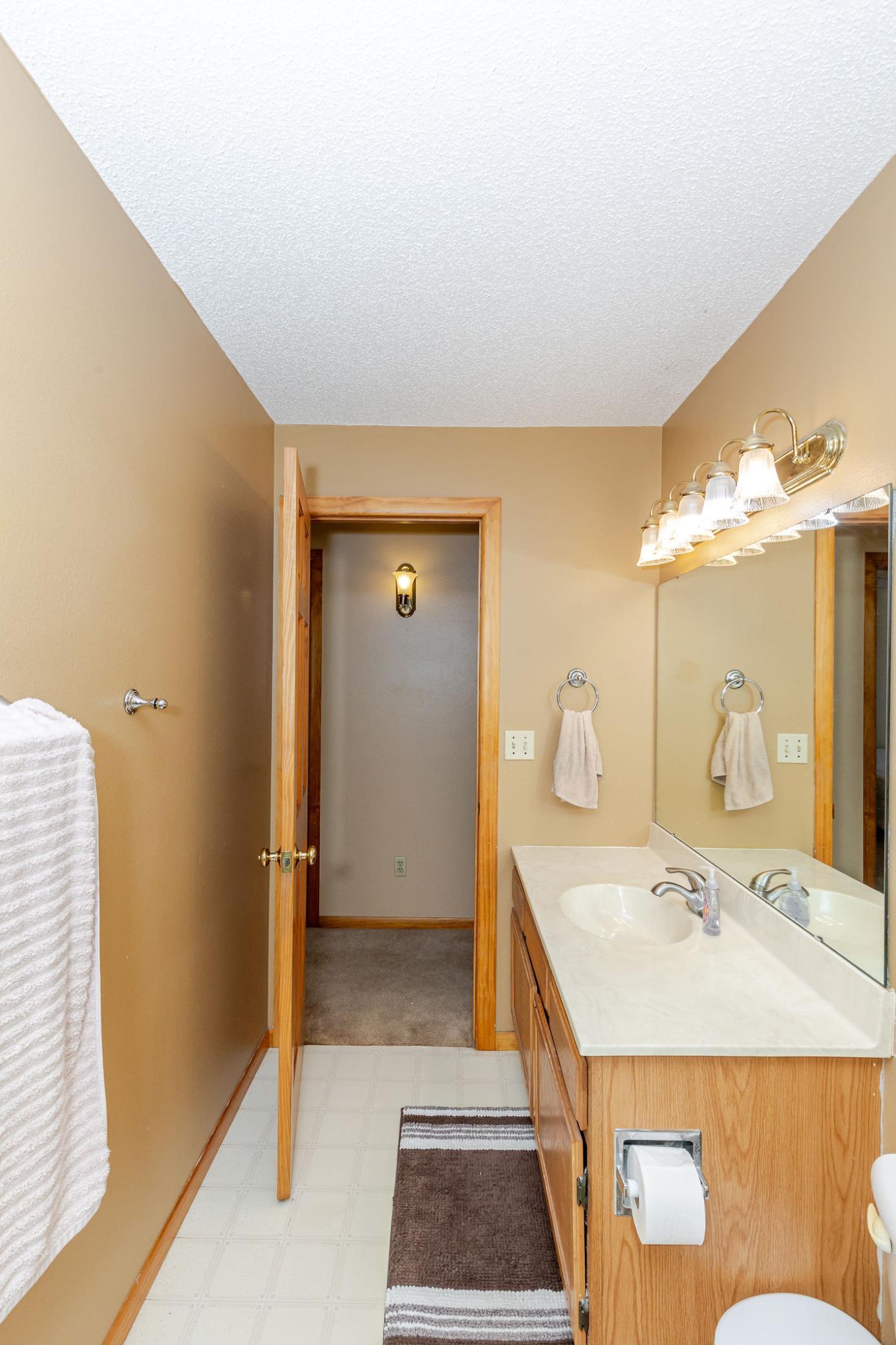 1995 single family home for sale at 3730 Village Green Circle in Moorhead, MN — 4 bed, 2 bath (photo 29 of 51)