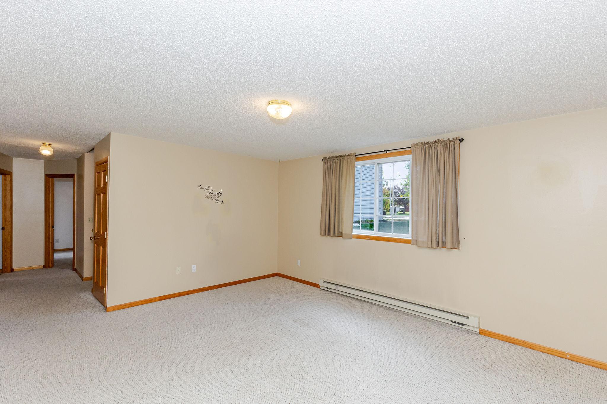 1995 single family home for sale at 3730 Village Green Circle in Moorhead, MN — 4 bed, 2 bath (photo 32 of 51)
