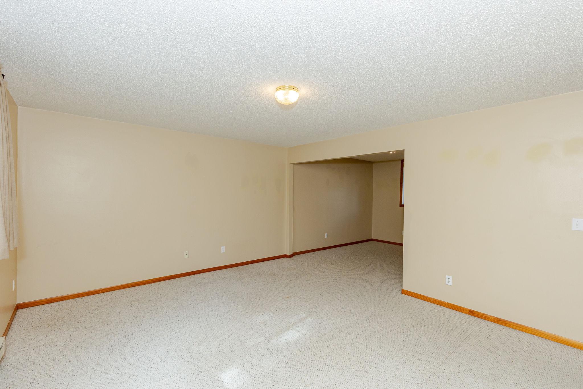 1995 single family home for sale at 3730 Village Green Circle in Moorhead, MN — 4 bed, 2 bath (photo 33 of 51)