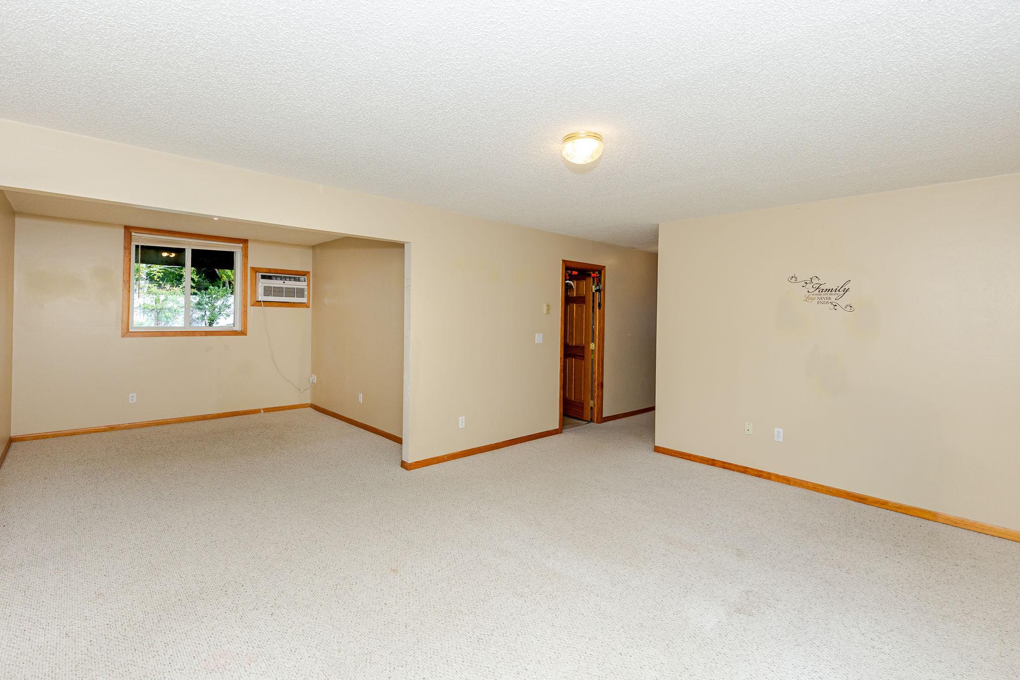 1995 single family home for sale at 3730 Village Green Circle in Moorhead, MN — 4 bed, 2 bath (photo 34 of 51)