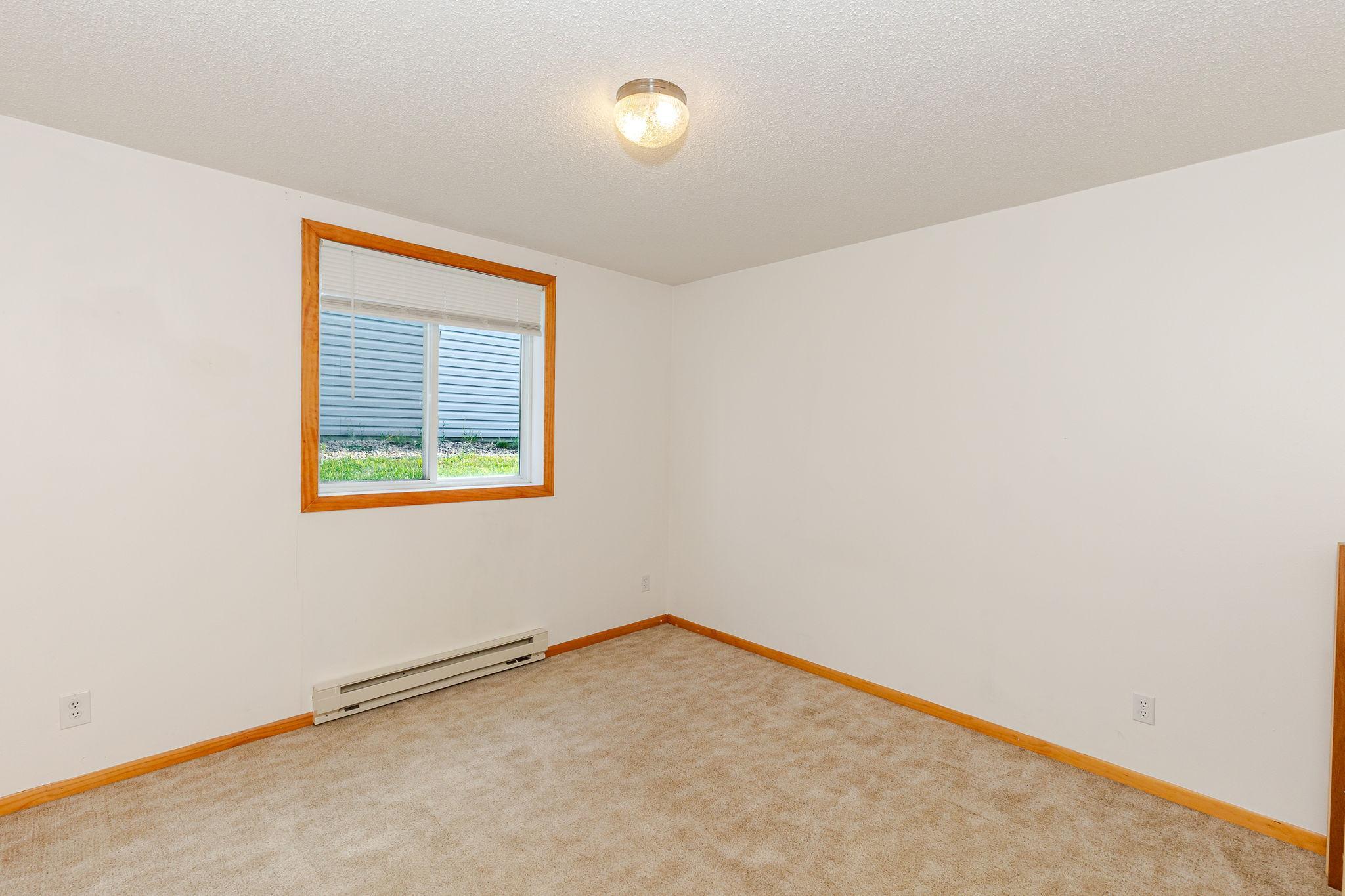 1995 single family home for sale at 3730 Village Green Circle in Moorhead, MN — 4 bed, 2 bath (photo 36 of 51)