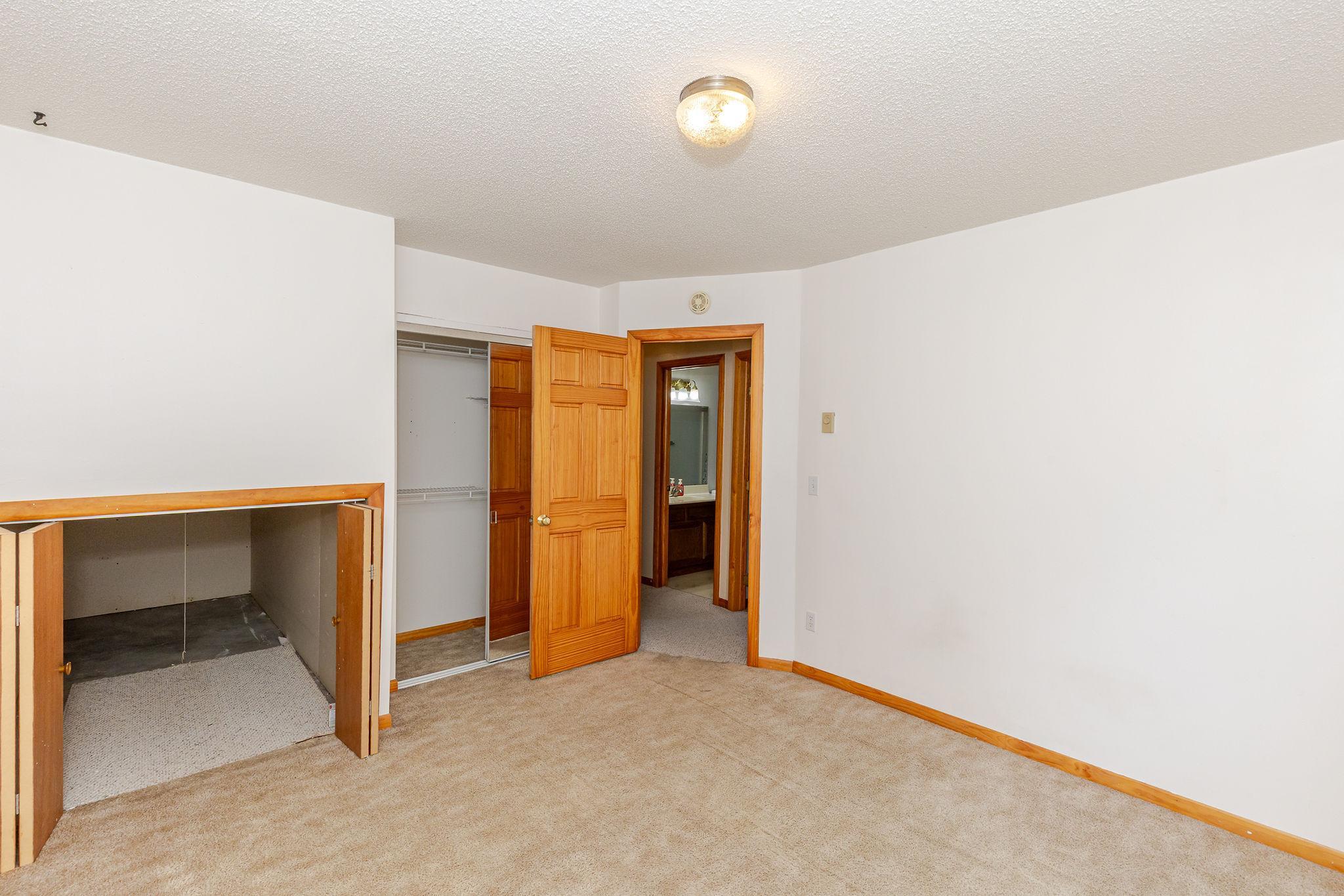 1995 single family home for sale at 3730 Village Green Circle in Moorhead, MN — 4 bed, 2 bath (photo 37 of 51)