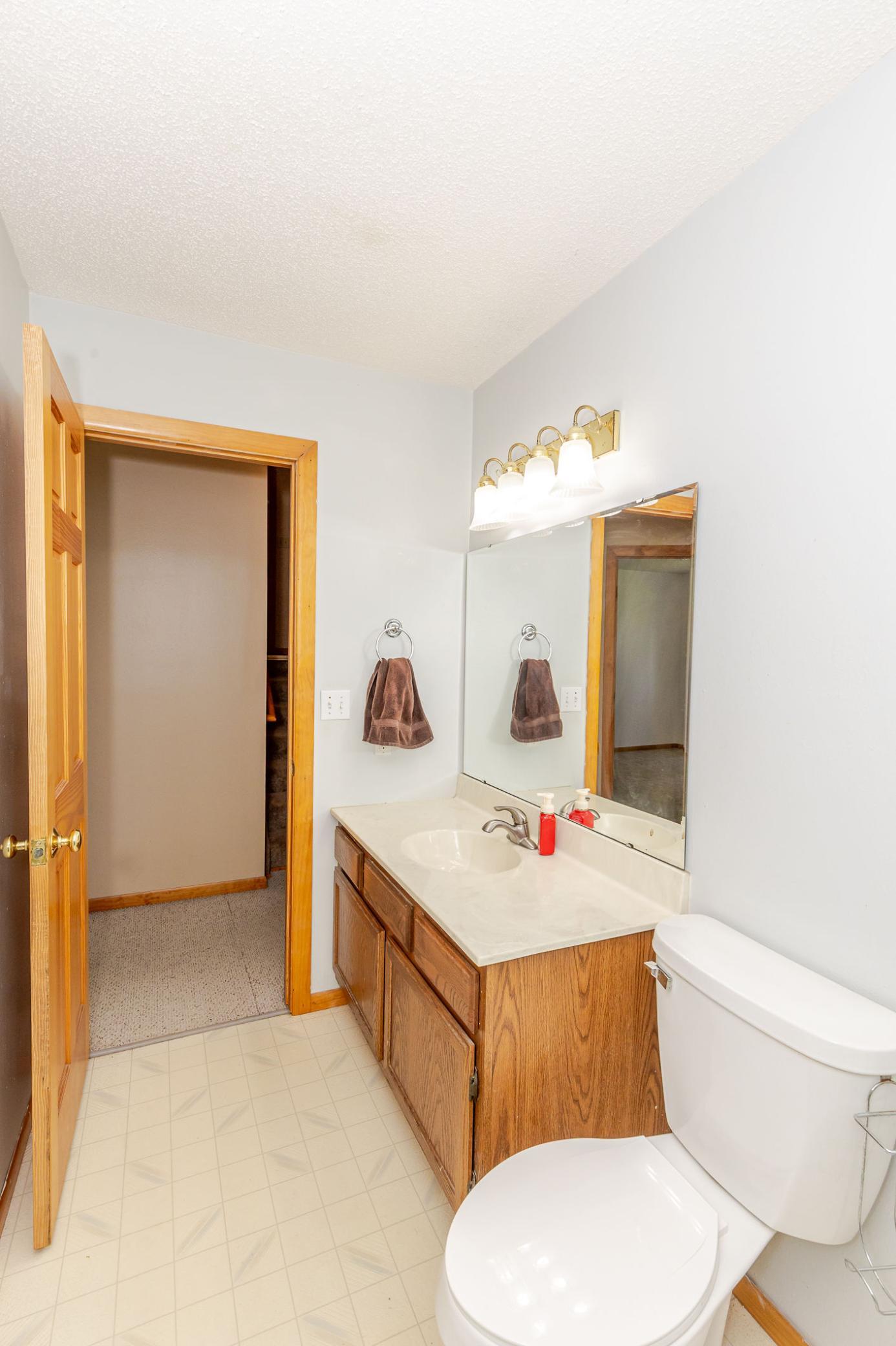 1995 single family home for sale at 3730 Village Green Circle in Moorhead, MN — 4 bed, 2 bath (photo 42 of 51)