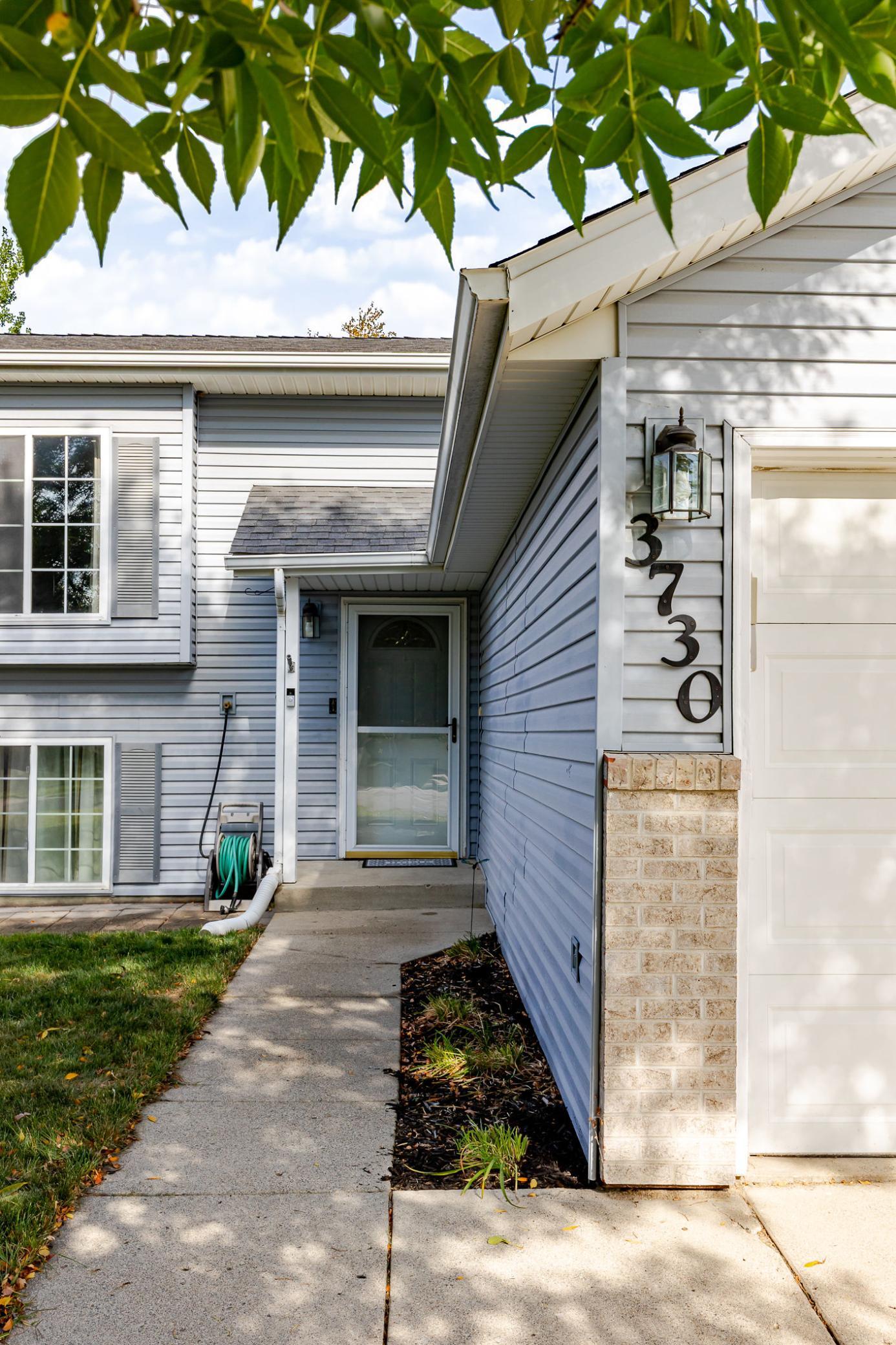 1995 single family home for sale at 3730 Village Green Circle in Moorhead, MN — 4 bed, 2 bath (photo 7 of 51)