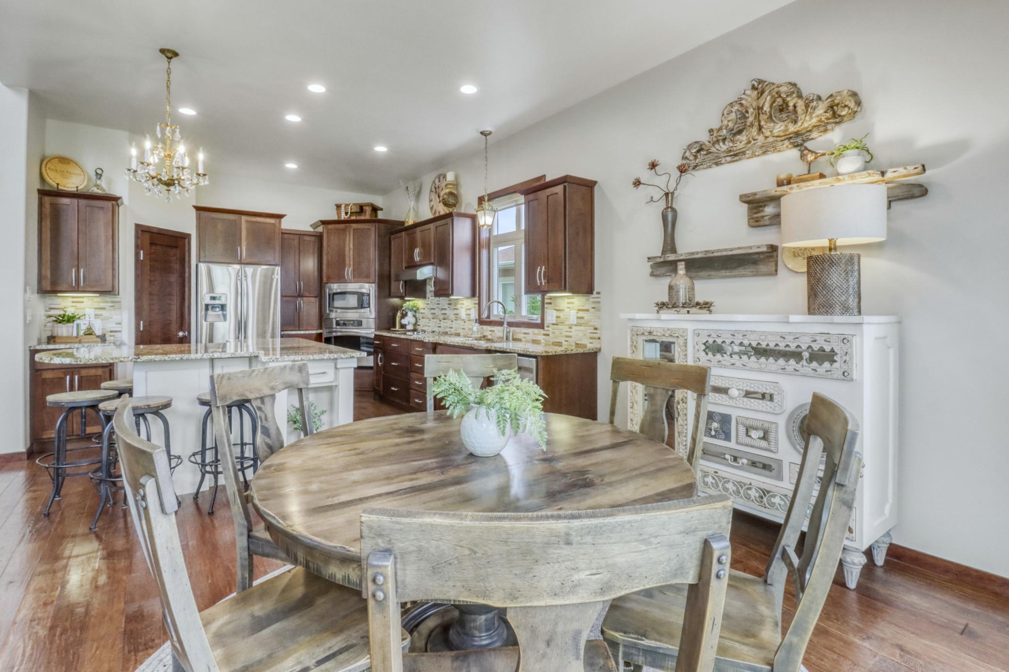2010 single family home for sale at 5827 Silverleaf Drive S in Fargo, ND — 5 bed, 4 bath (photo 11 of 73)
