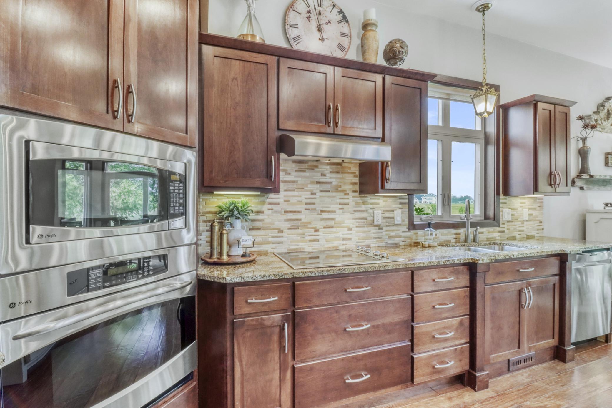 2010 single family home for sale at 5827 Silverleaf Drive S in Fargo, ND — 5 bed, 4 bath (photo 14 of 73)