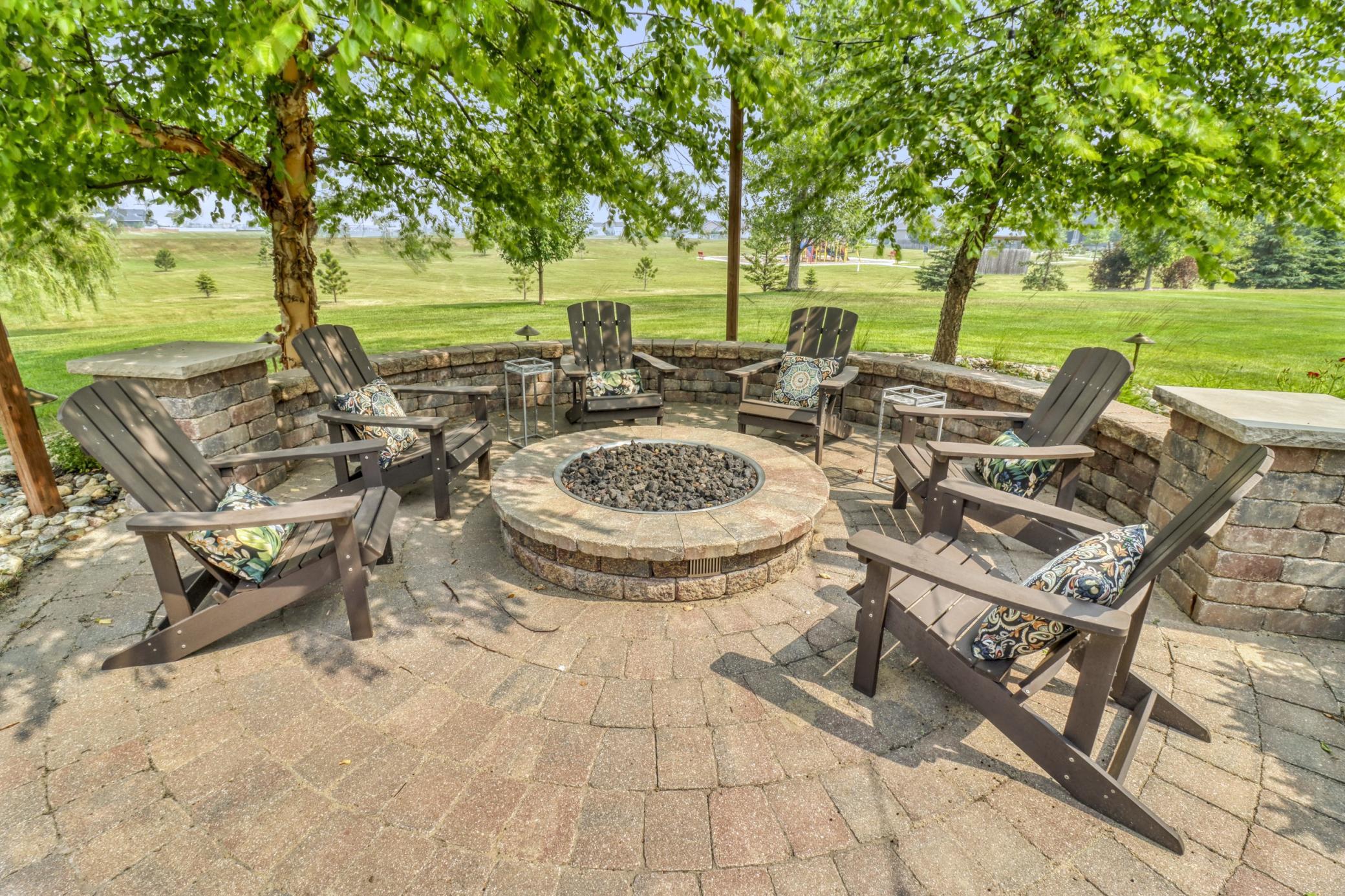 2010 single family home for sale at 5827 Silverleaf Drive S in Fargo, ND — 5 bed, 4 bath (photo 3 of 73)