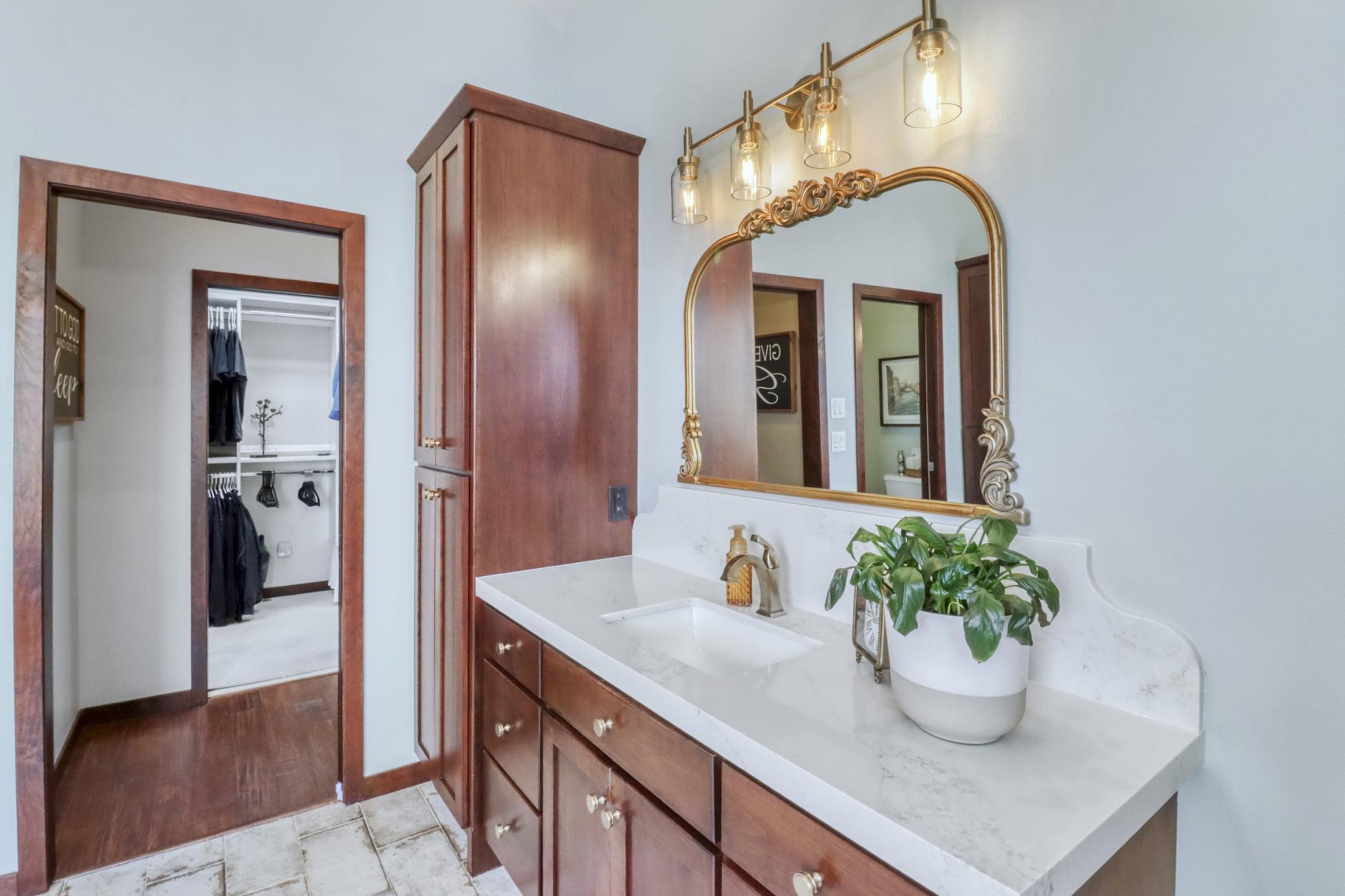 2010 single family home for sale at 5827 Silverleaf Drive S in Fargo, ND — 5 bed, 4 bath (photo 30 of 73)
