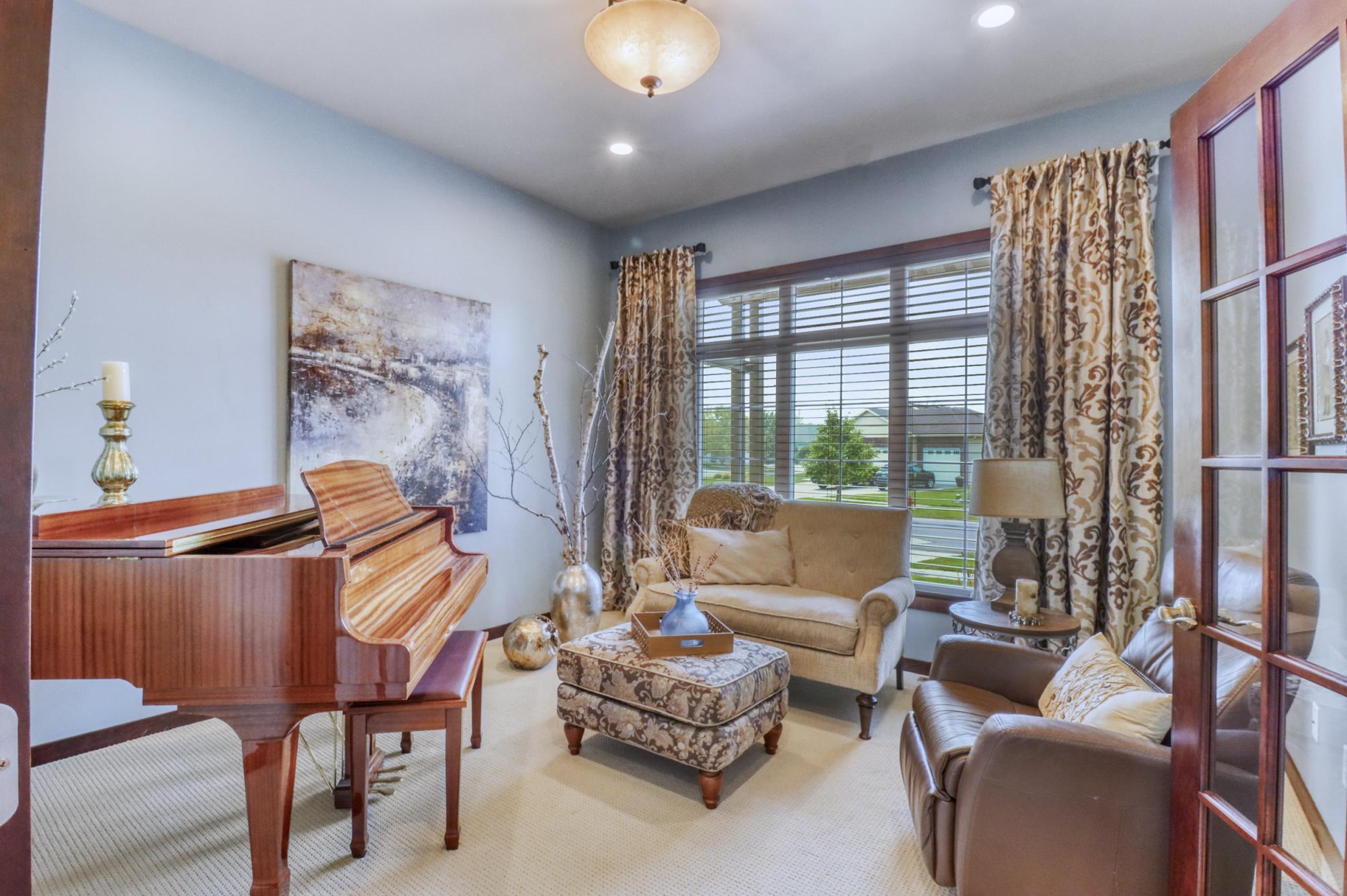 2010 single family home for sale at 5827 Silverleaf Drive S in Fargo, ND — 5 bed, 4 bath (photo 37 of 73)