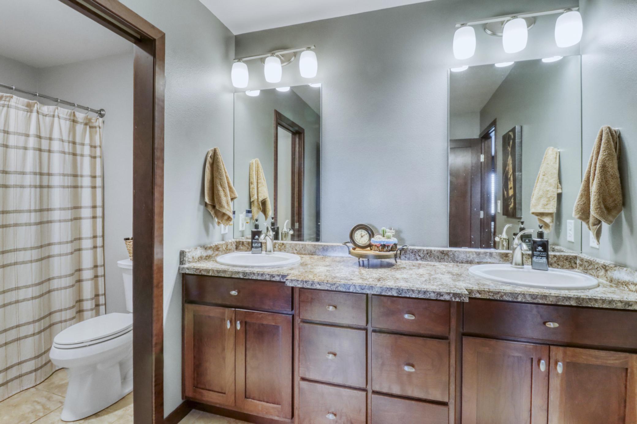 2010 single family home for sale at 5827 Silverleaf Drive S in Fargo, ND — 5 bed, 4 bath (photo 48 of 73)