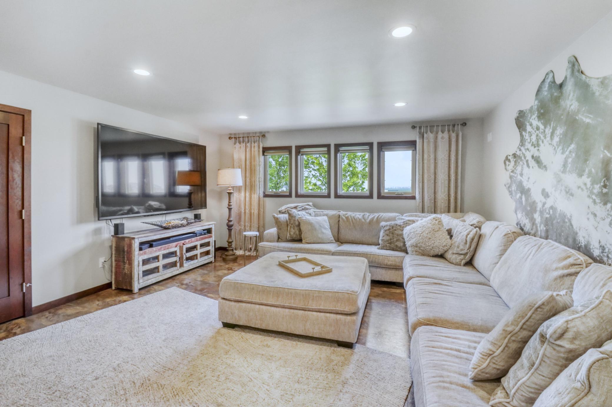 2010 single family home for sale at 5827 Silverleaf Drive S in Fargo, ND — 5 bed, 4 bath (photo 56 of 73)