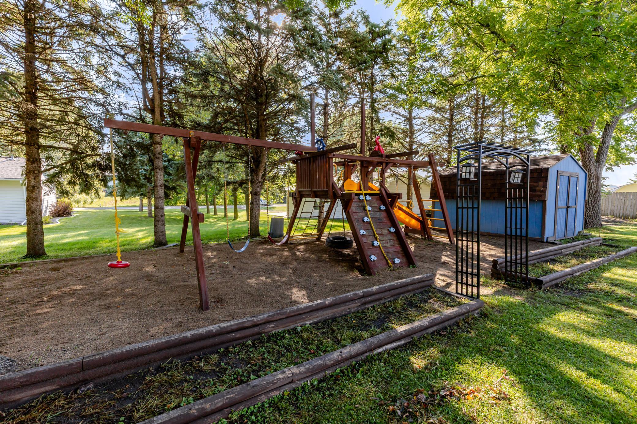 1968 single family home for sale at 2089 2nd Street in Lake Park, MN — 3 bed, 1 bath (photo 50 of 59)