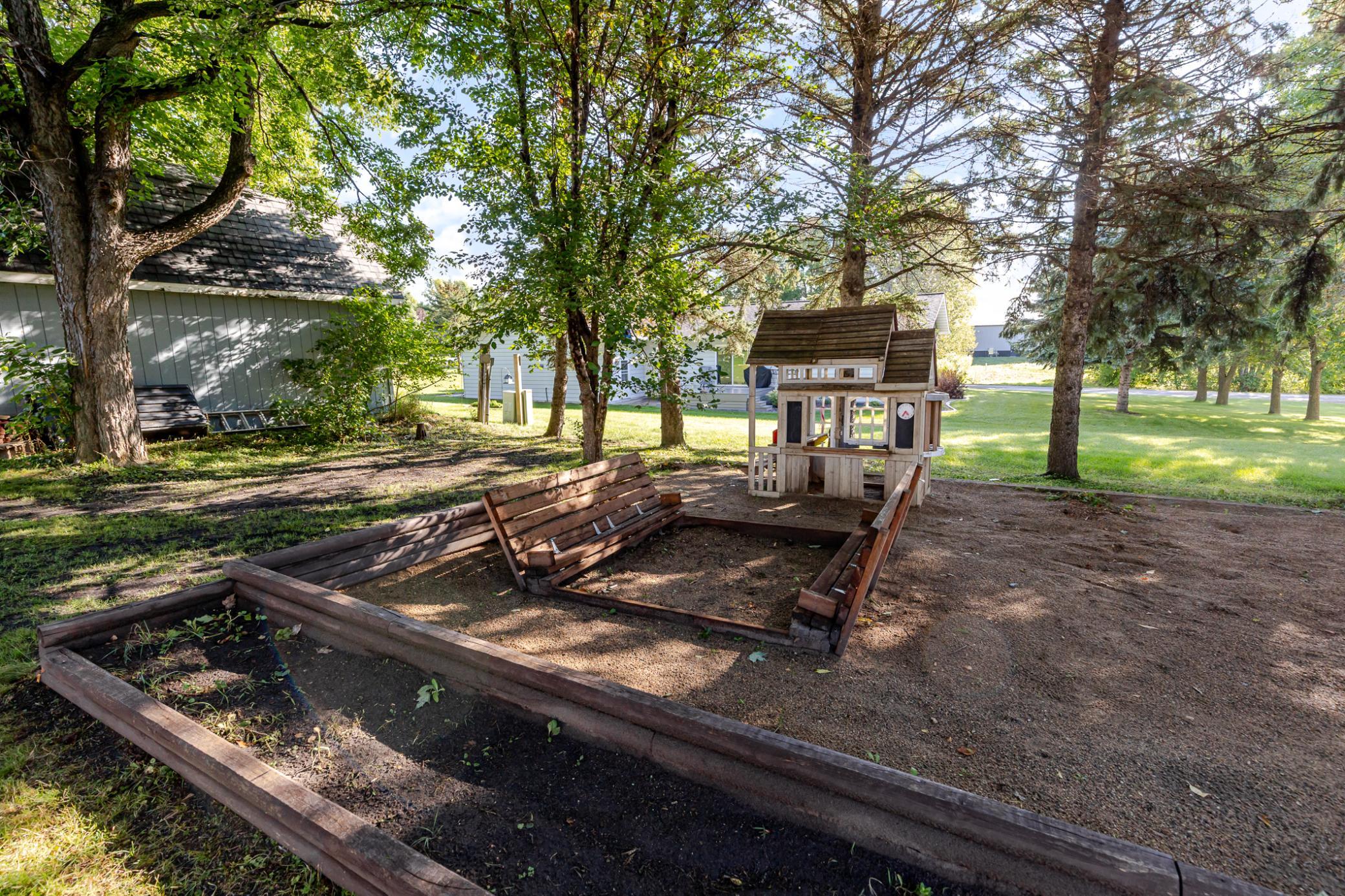 1968 single family home for sale at 2089 2nd Street in Lake Park, MN — 3 bed, 1 bath (photo 51 of 59)