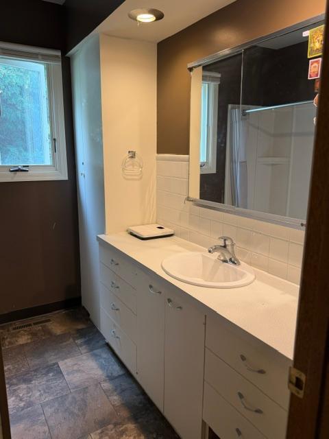 1940 single family home for sale at 226 1st Avenue NW in Mayville, ND — 4 bed, 3 bath (photo 16 of 40)