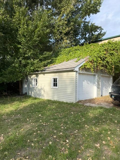 1940 single family home for sale at 226 1st Avenue NW in Mayville, ND — 4 bed, 3 bath (photo 38 of 40)
