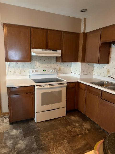 1940 single family home for sale at 226 1st Avenue NW in Mayville, ND — 4 bed, 3 bath (photo 7 of 40)