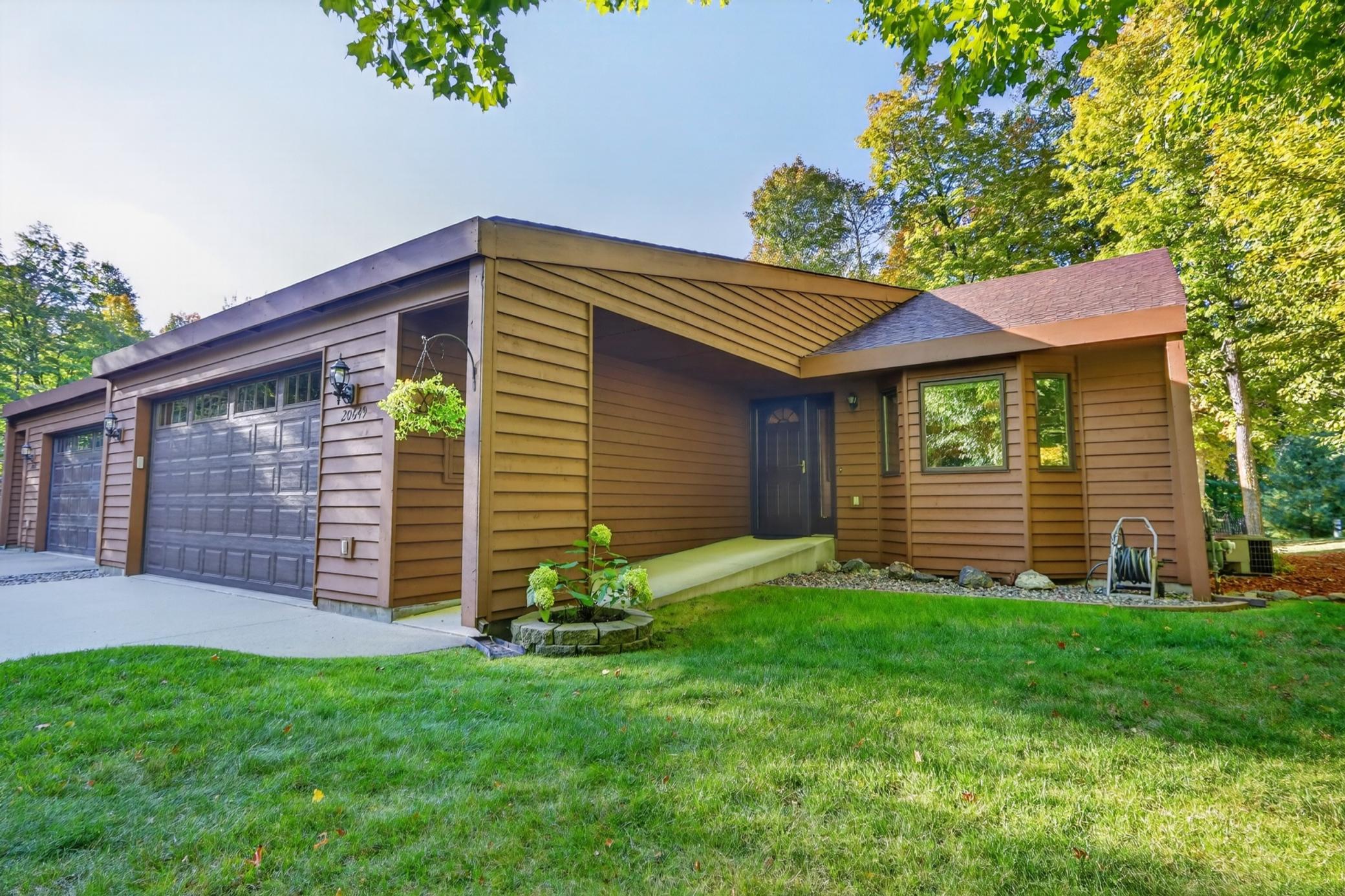 2004 townhouse for sale at 20649 Mishawaka Shores Trail in Grand Rapids, MN — 3 bed, 3 bath (photo 5 of 68)