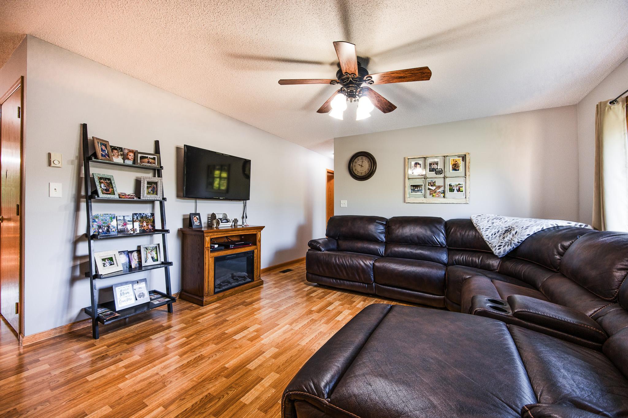 1978 single family home for sale at 317 Maple Drive in Detroit Lakes, MN — 3 bed, 1 bath (photo 3 of 55)