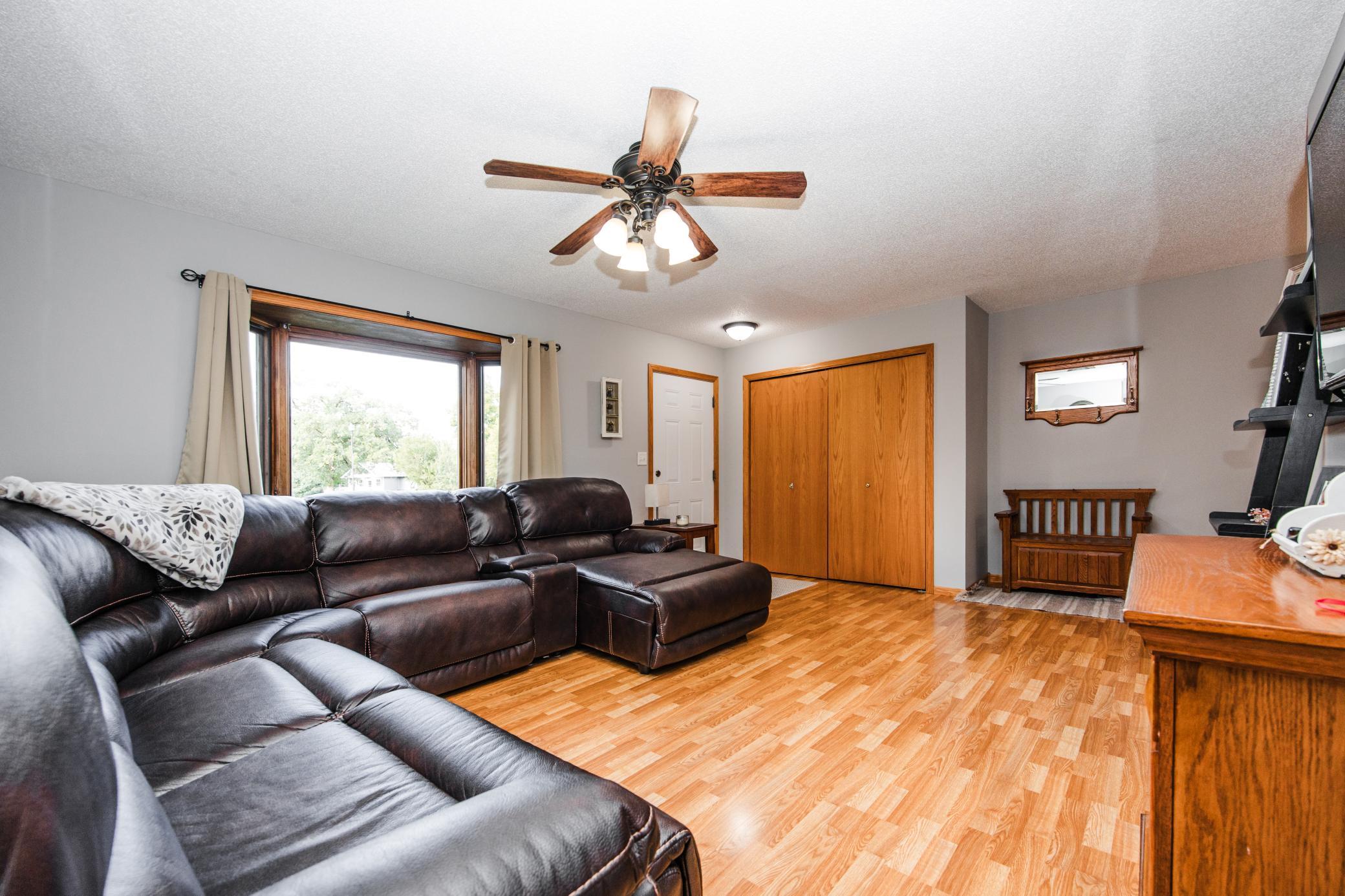 1978 single family home for sale at 317 Maple Drive in Detroit Lakes, MN — 3 bed, 1 bath (photo 4 of 55)