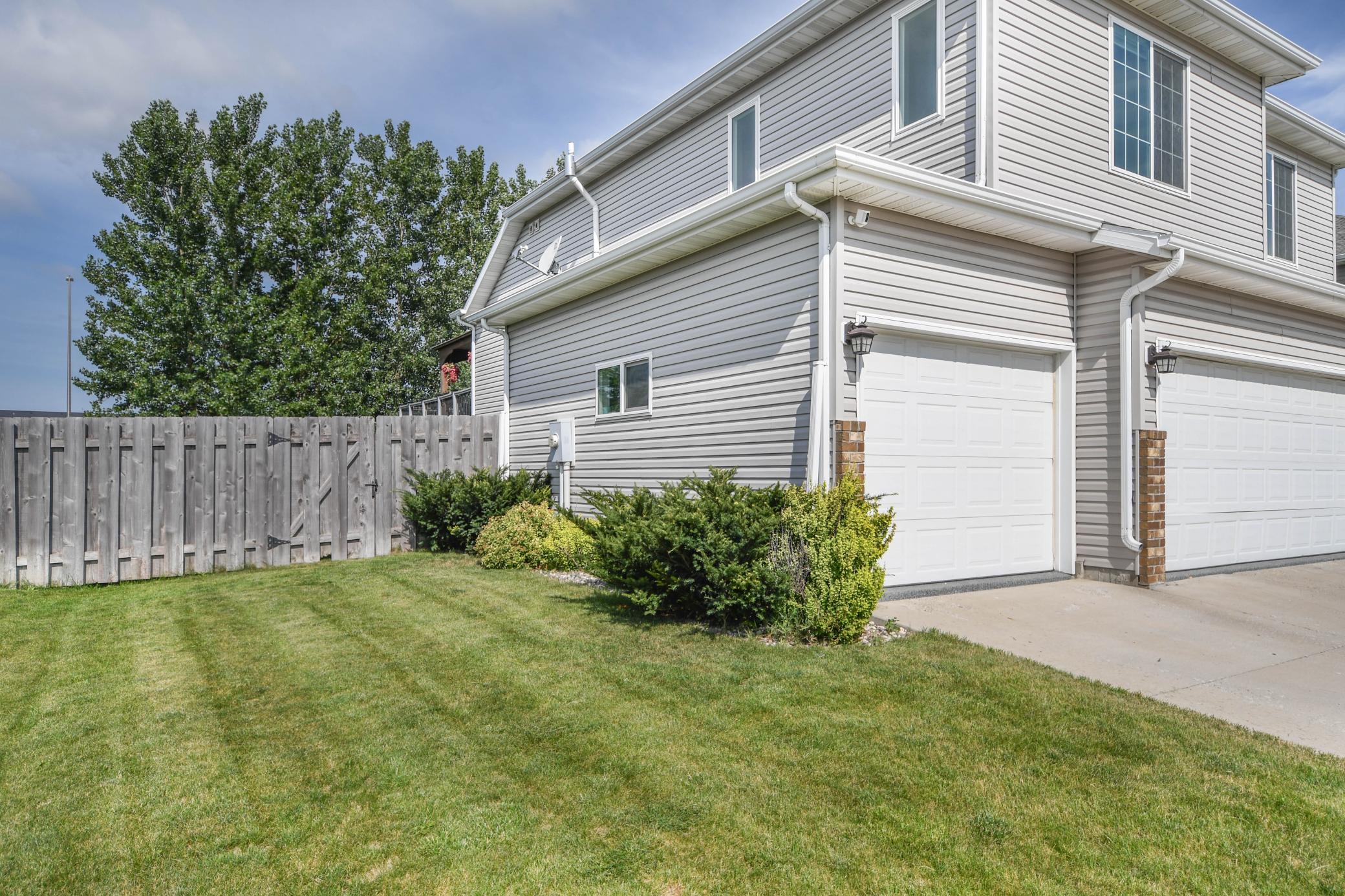 2011 single family home for sale at 5013 44th Street S in Fargo, ND — 3 bed, 3 bath (photo 4 of 52)