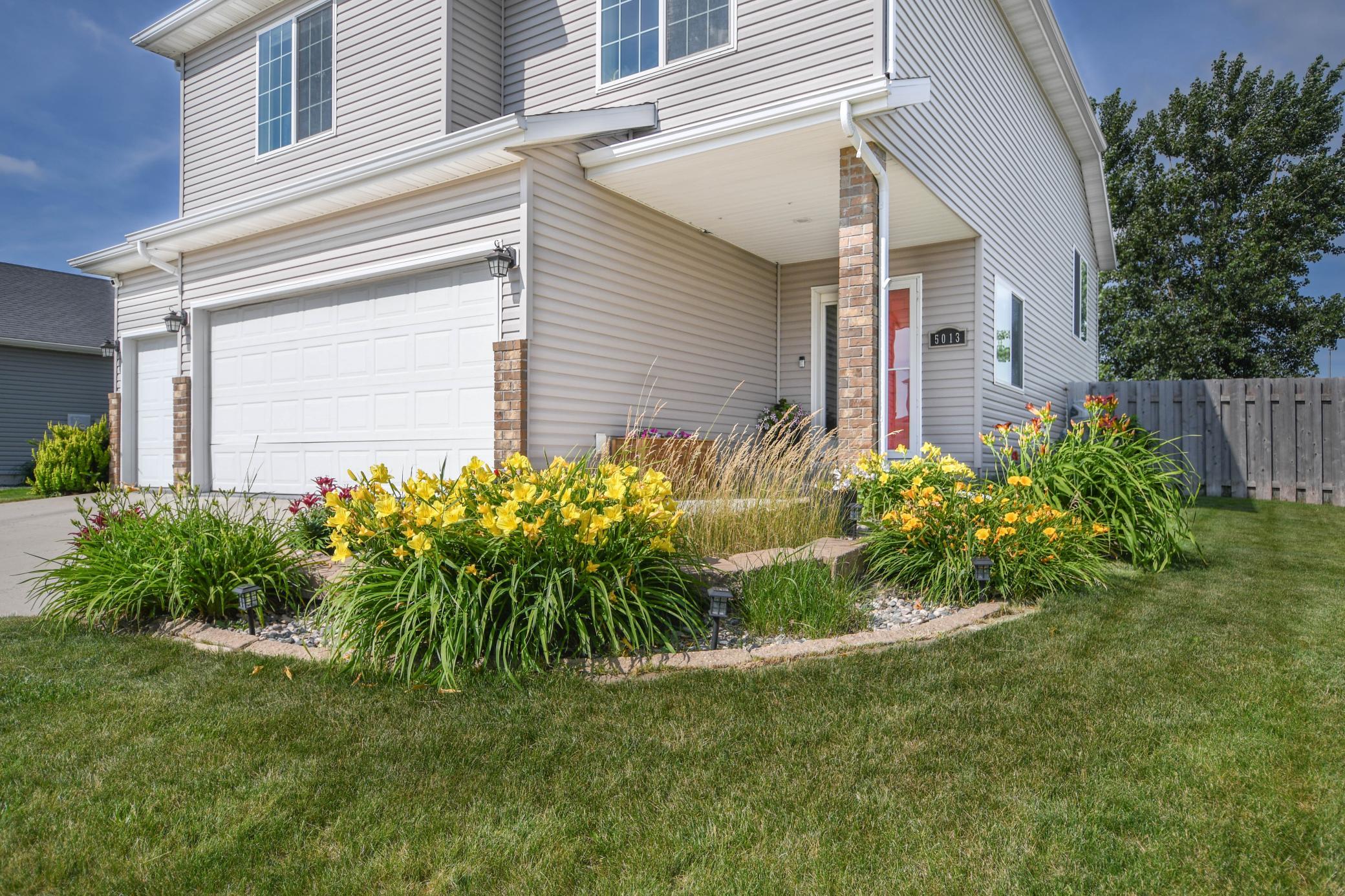 2011 single family home for sale at 5013 44th Street S in Fargo, ND — 3 bed, 3 bath (photo 5 of 52)