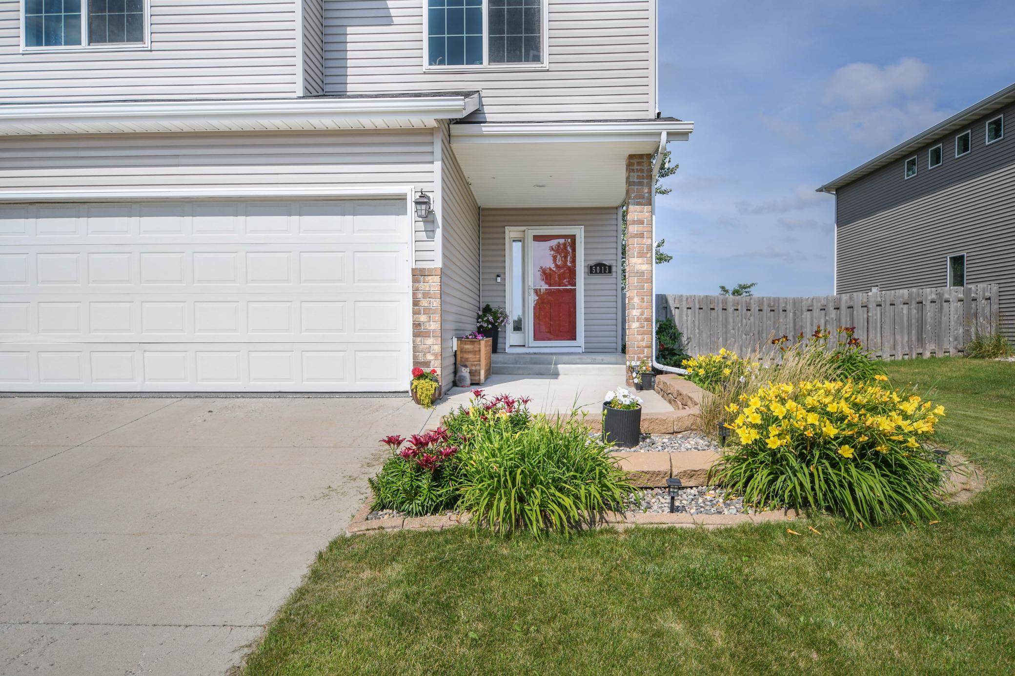 2011 single family home for sale at 5013 44th Street S in Fargo, ND — 3 bed, 3 bath (photo 6 of 52)