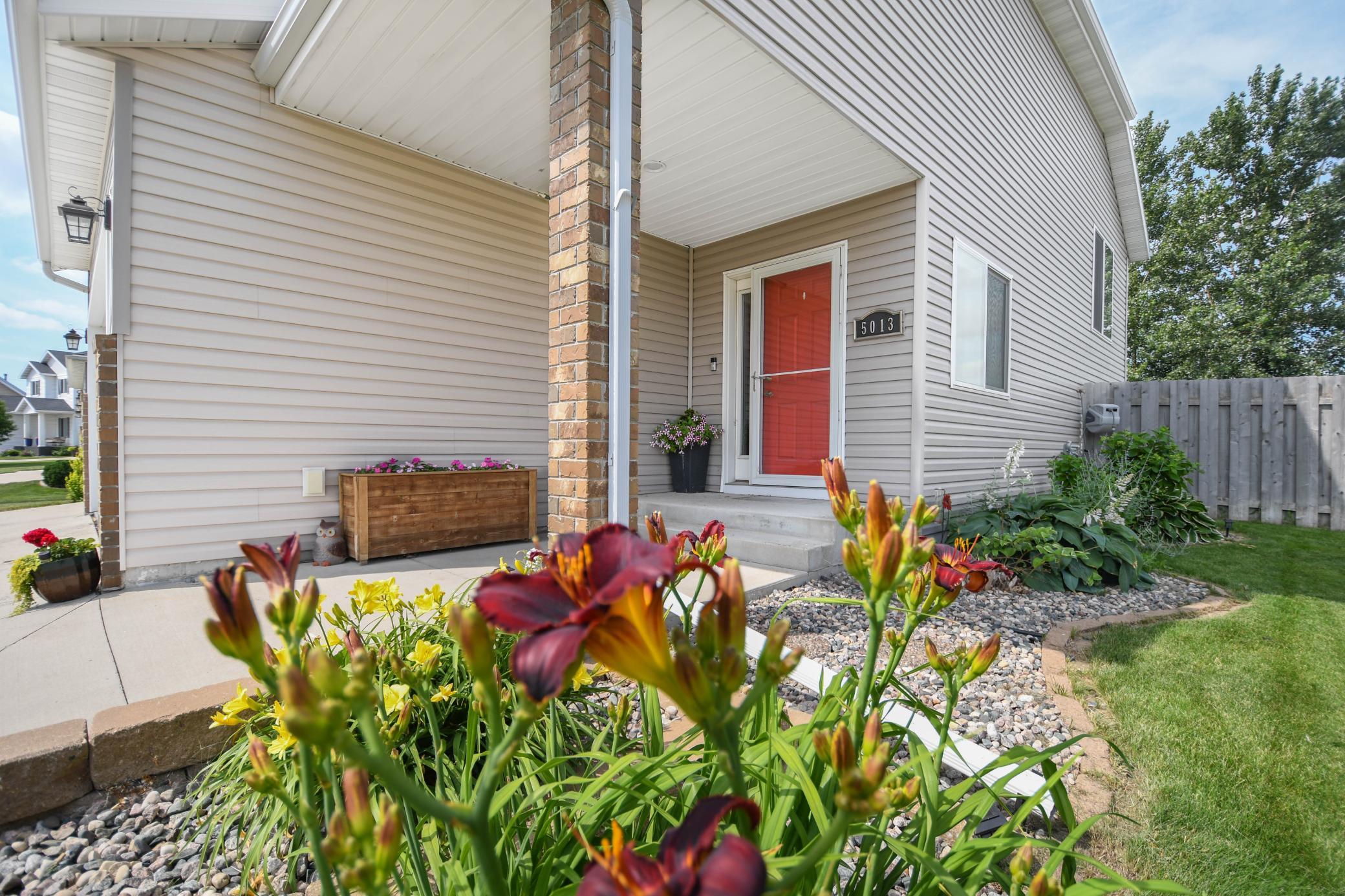 2011 single family home for sale at 5013 44th Street S in Fargo, ND — 3 bed, 3 bath (photo 7 of 52)