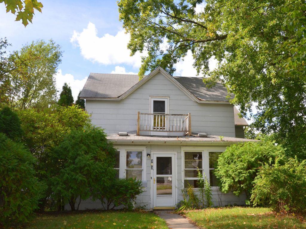1890 single family home for sale at 303 Park Avenue N in Park Rapids, MN — 5 bed, 2 bath