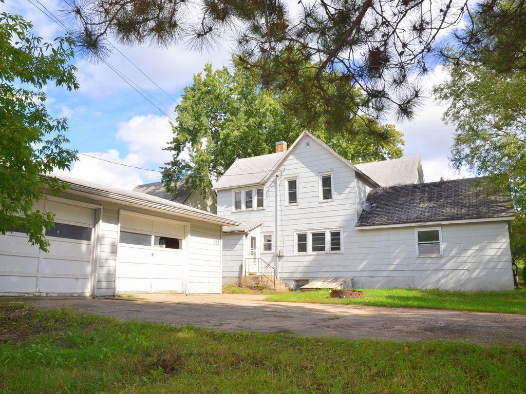 1890 single family home for sale at 303 Park Avenue N in Park Rapids, MN — 5 bed, 2 bath (photo 2 of 8)