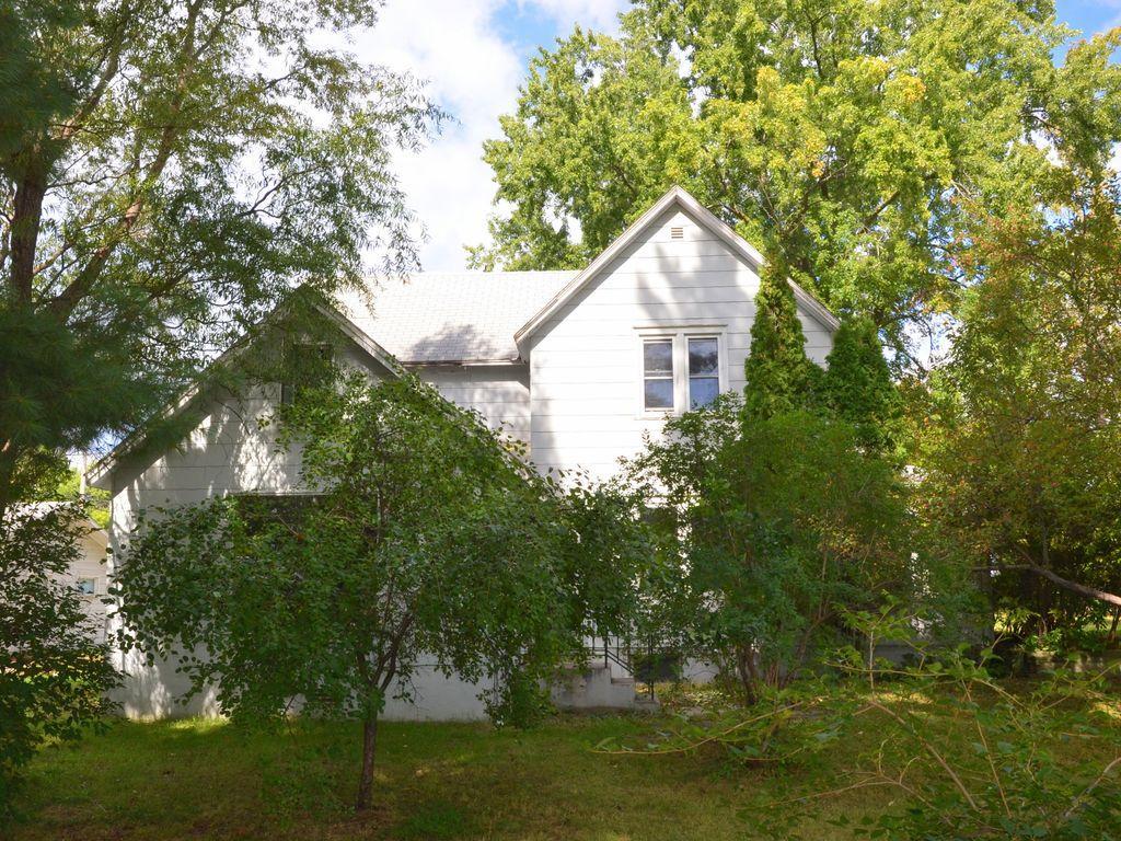 1890 single family home for sale at 303 Park Avenue N in Park Rapids, MN — 5 bed, 2 bath (photo 4 of 8)