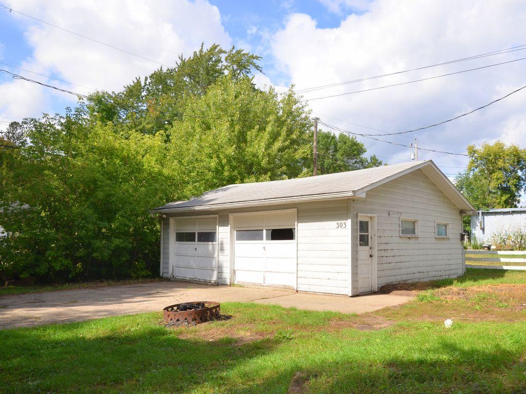 1890 single family home for sale at 303 Park Avenue N in Park Rapids, MN — 5 bed, 2 bath (photo 5 of 8)