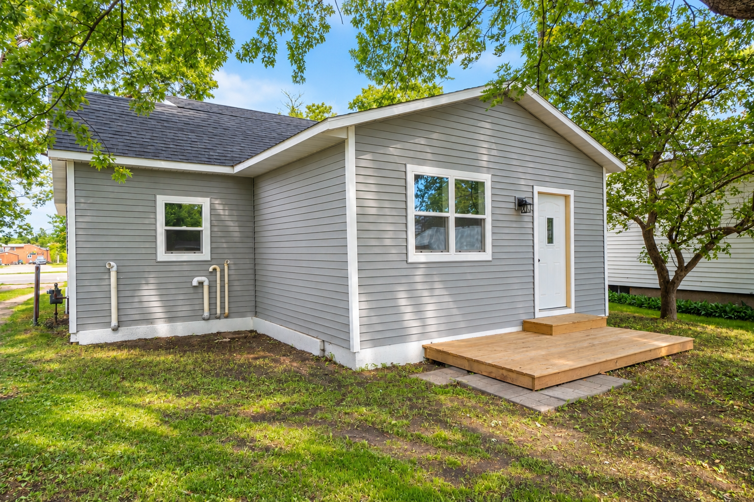 1929 single family home for sale at 114 E Juniper Avenue in Frazee, MN — 2 bed, 1 bath (photo 2 of 22)