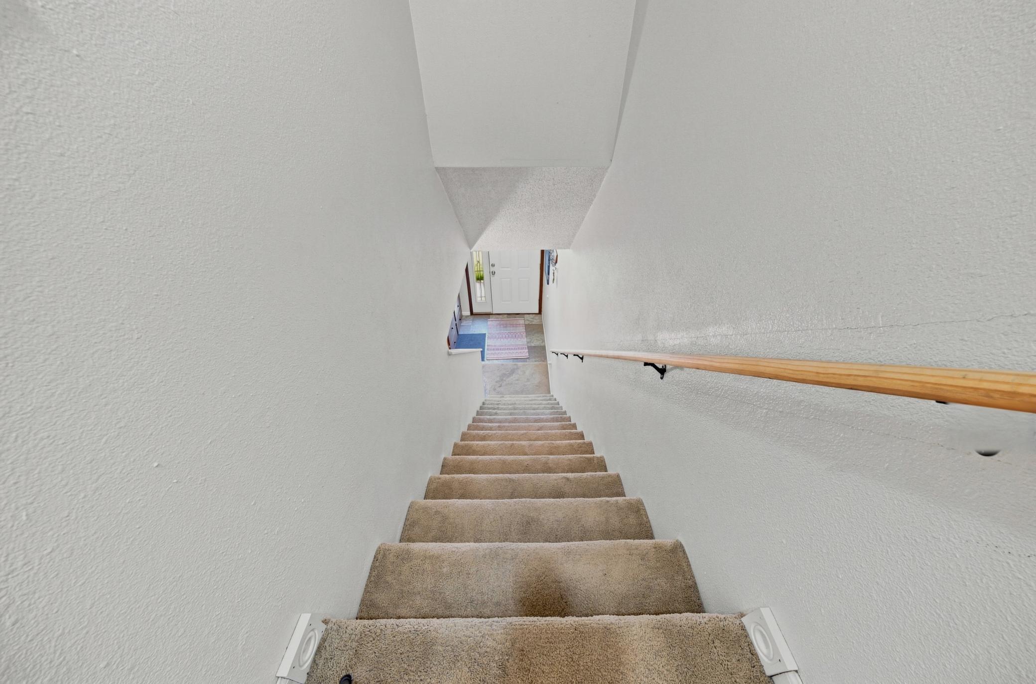 1980 townhouse for sale at 233 19th Street E in West Fargo, ND — 2 bed, 1 bath (photo 18 of 29)