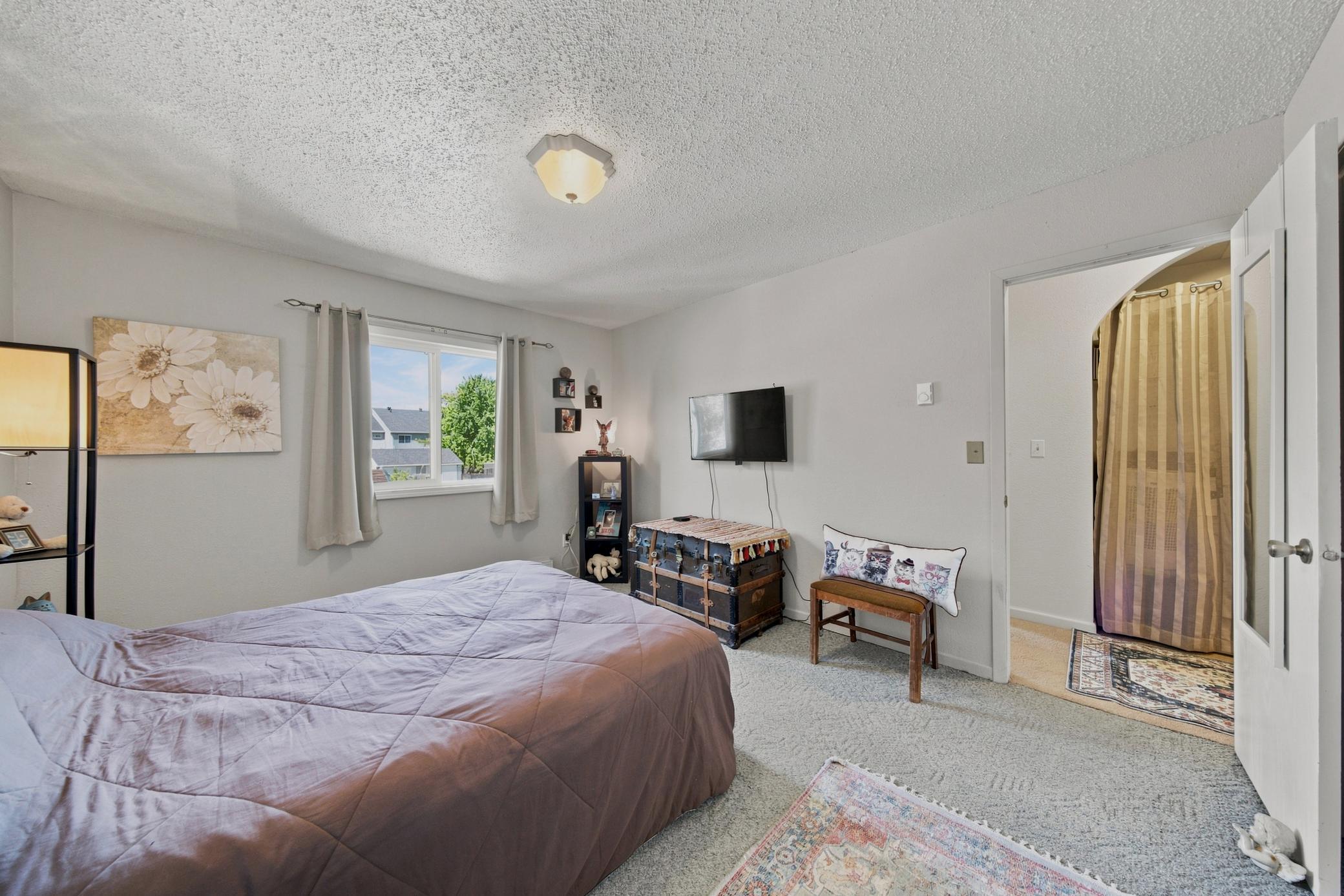 1980 townhouse for sale at 233 19th Street E in West Fargo, ND — 2 bed, 1 bath (photo 24 of 29)