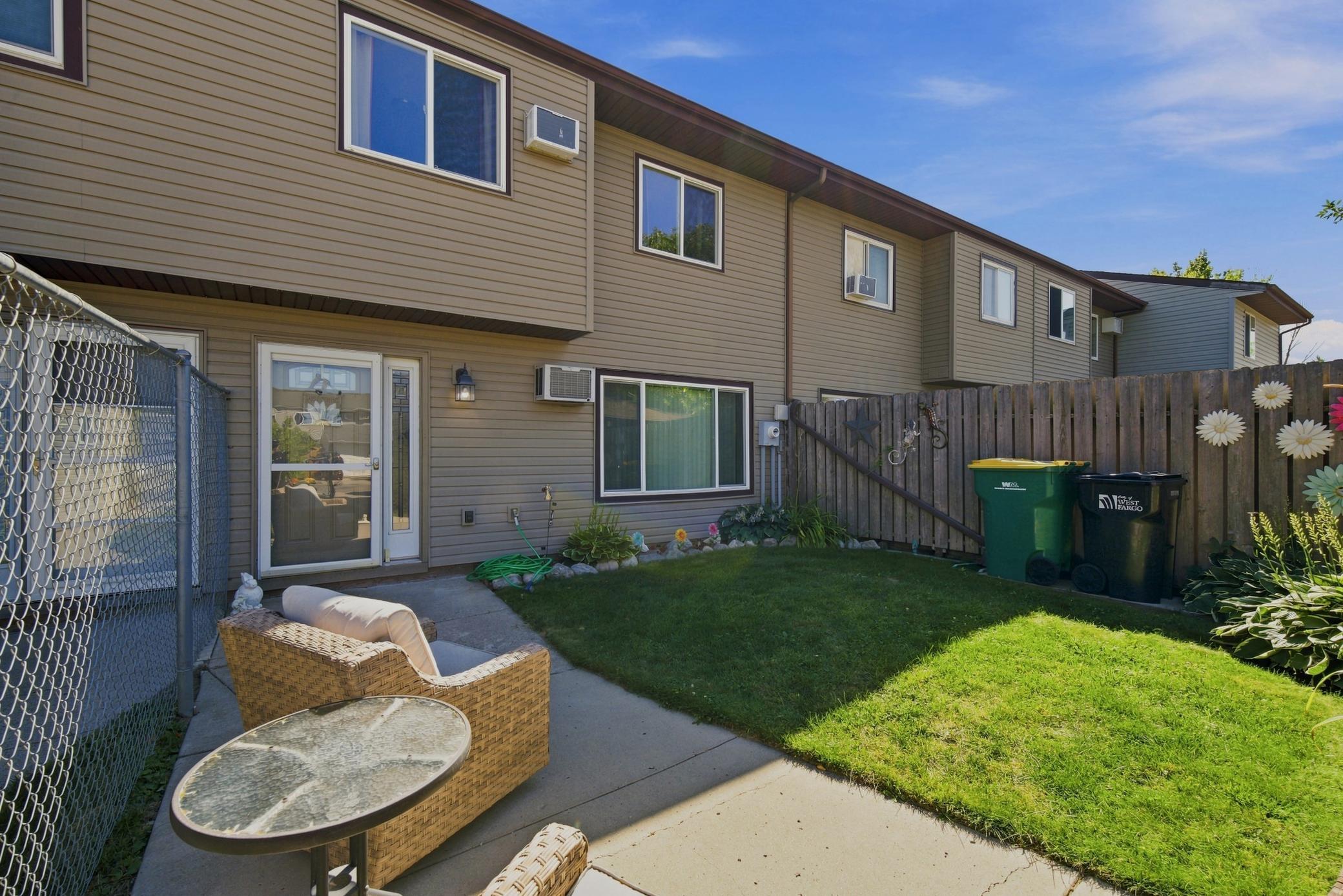 1980 townhouse for sale at 233 19th Street E in West Fargo, ND — 2 bed, 1 bath (photo 4 of 29)
