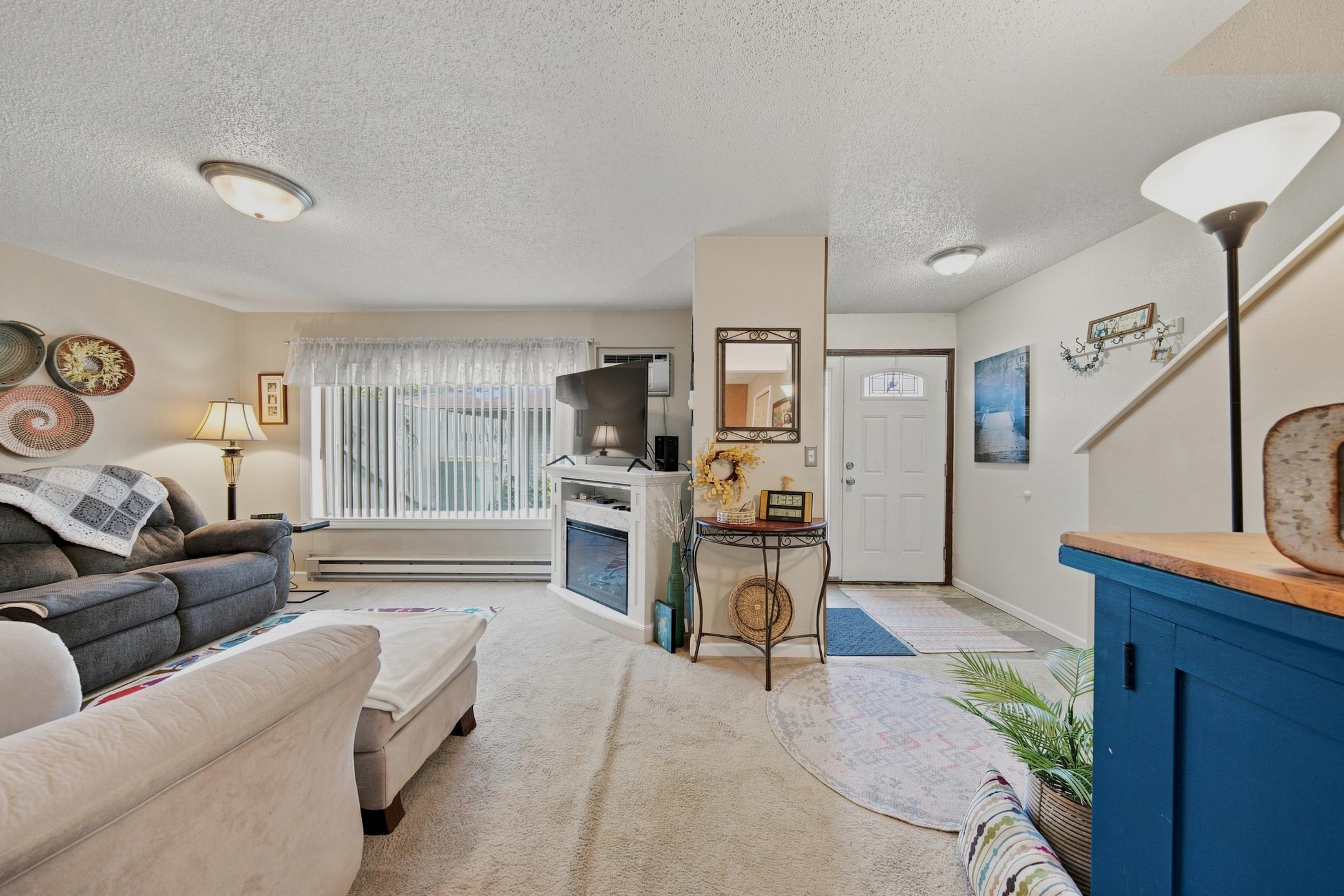 1980 townhouse for sale at 233 19th Street E in West Fargo, ND — 2 bed, 1 bath (photo 6 of 29)