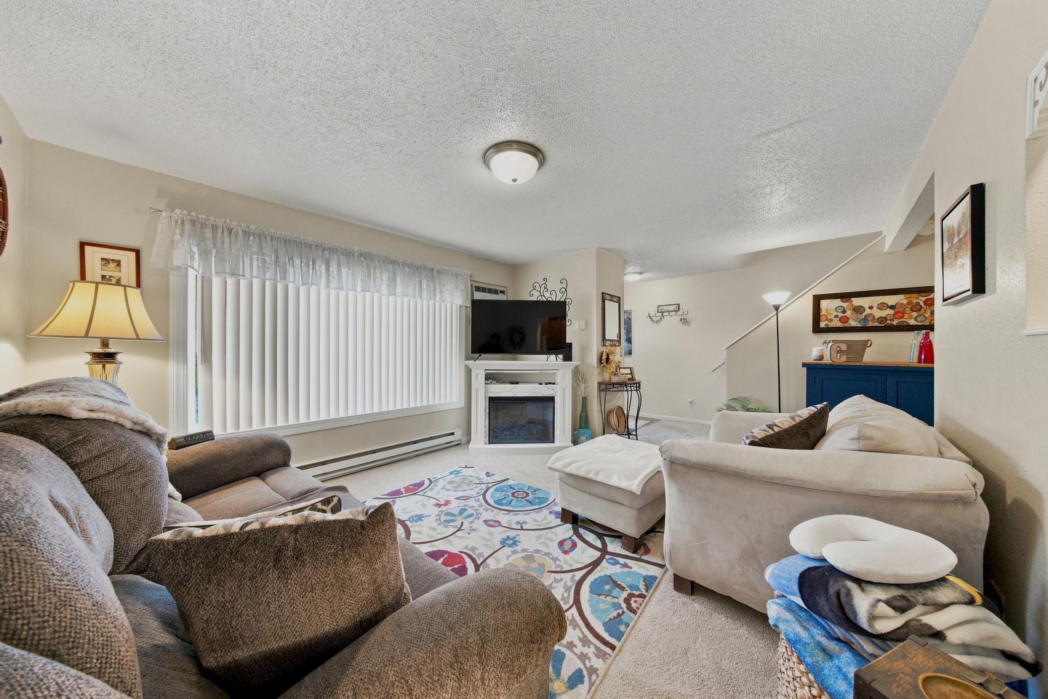 1980 townhouse for sale at 233 19th Street E in West Fargo, ND — 2 bed, 1 bath (photo 10 of 29)