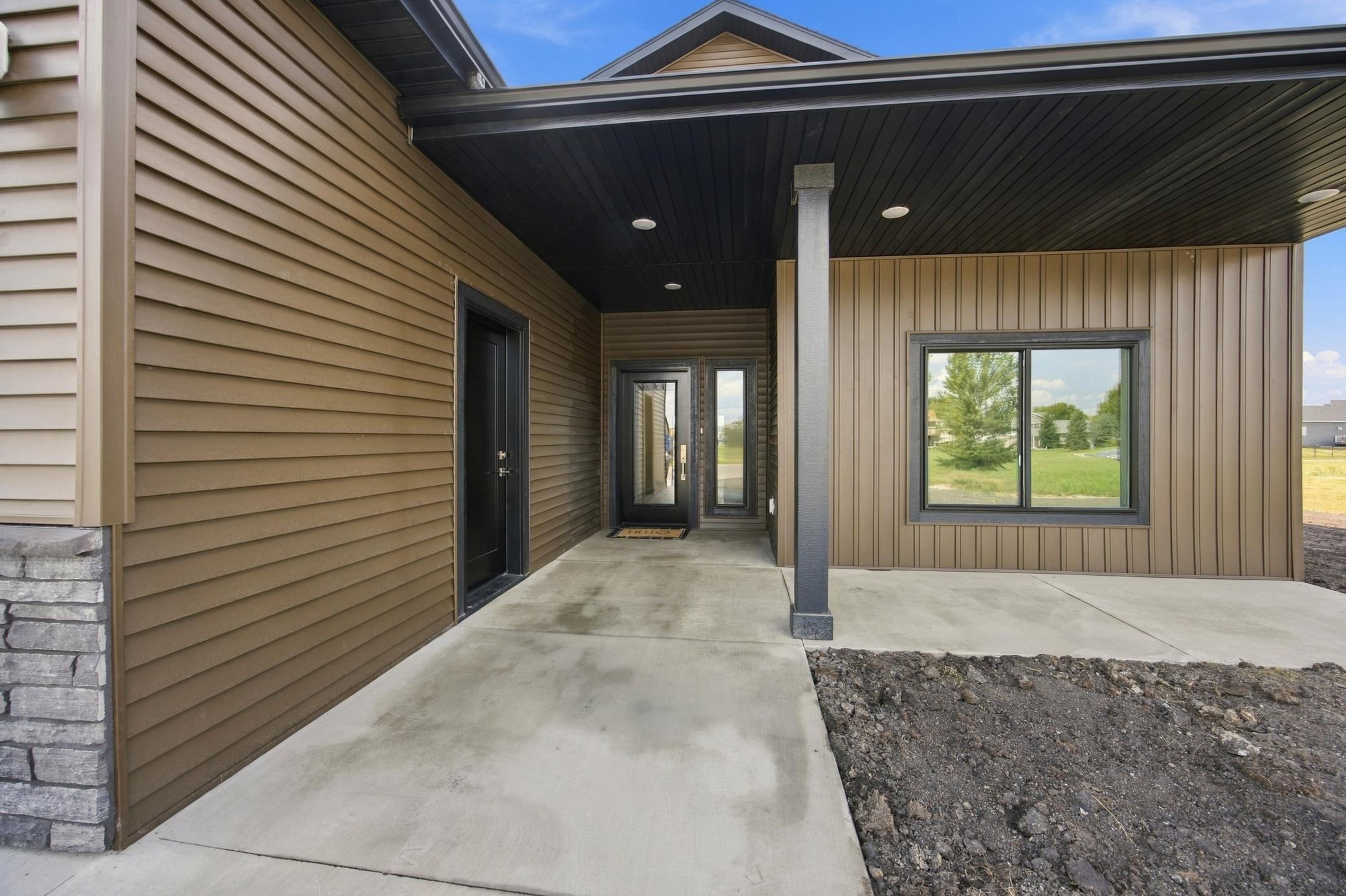 2026 single family home for sale at 1237 Southview Drive SW in Glyndon, MN — 4 bed, 3 bath (photo 3 of 38)