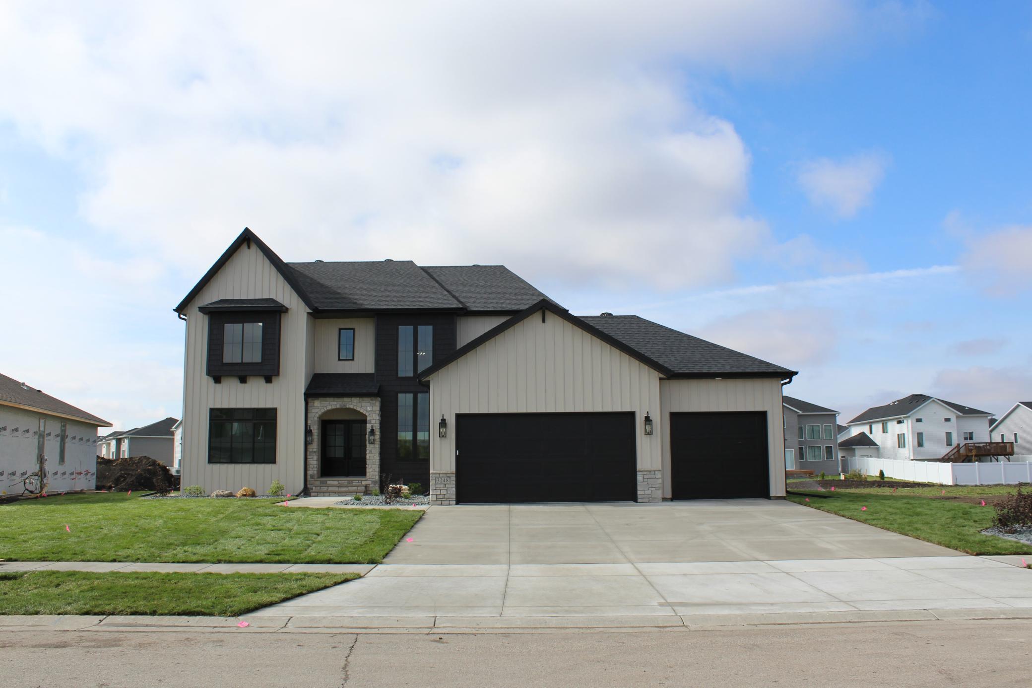 2026 single family home for sale at 3248 66th Avenue S in Fargo, ND — 6 bed, 4 bath (photo 2 of 98)