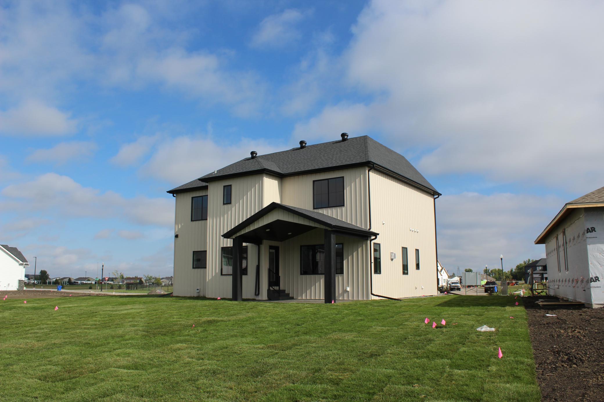 2026 single family home for sale at 3248 66th Avenue S in Fargo, ND — 6 bed, 4 bath (photo 8 of 98)