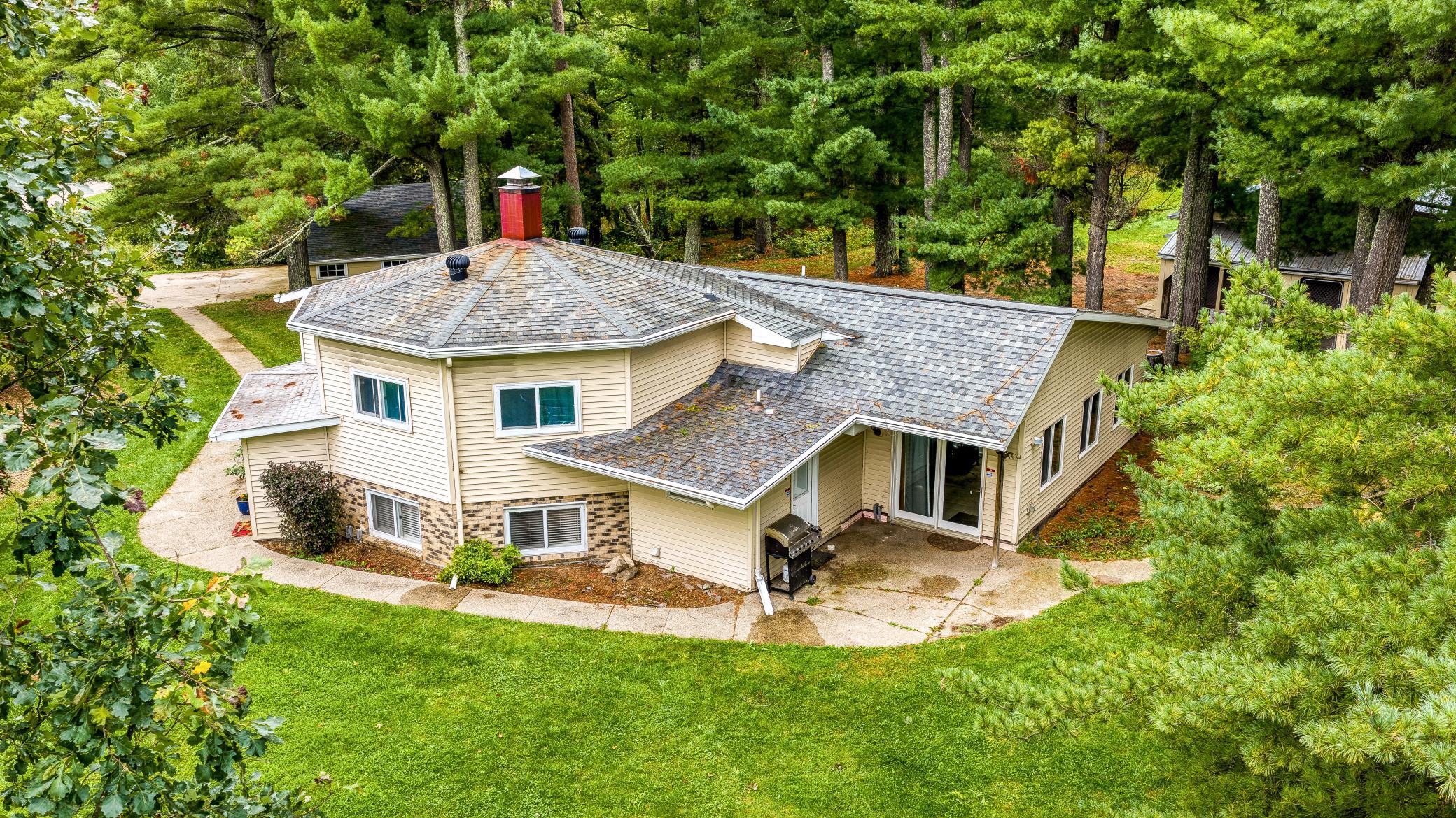 1978 single family home for sale at 11081 Hillcrest Drive NE in Bemidji, MN — 4 bed, 2 bath