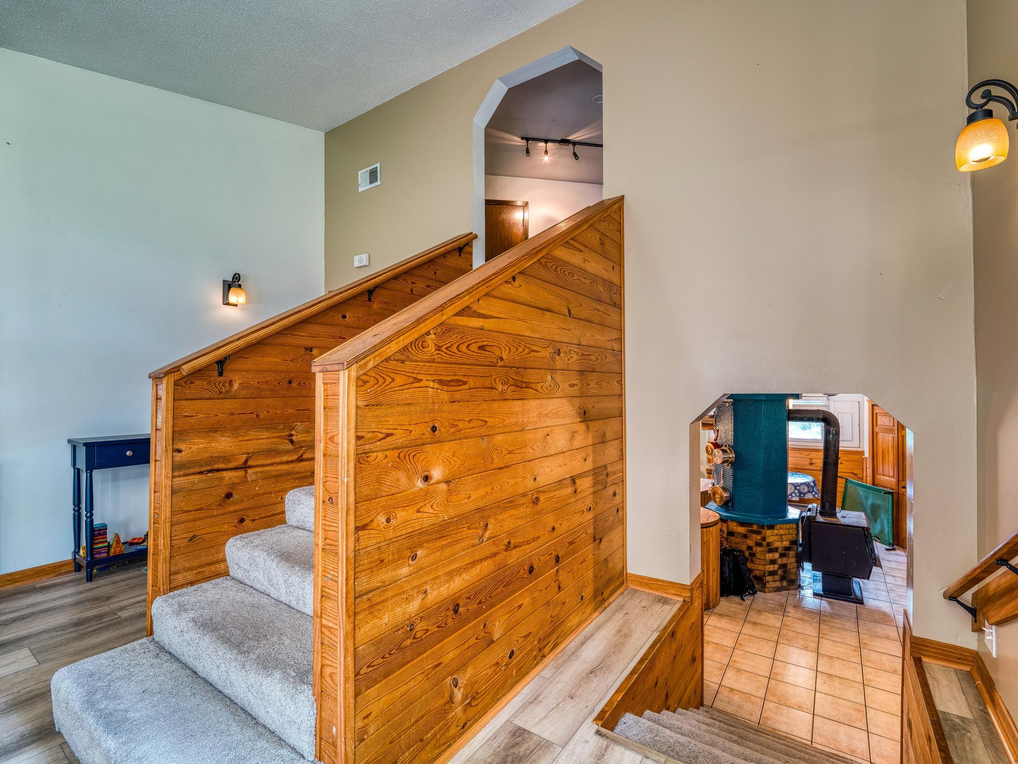 1978 single family home for sale at 11081 Hillcrest Drive NE in Bemidji, MN — 4 bed, 2 bath (photo 19 of 69)