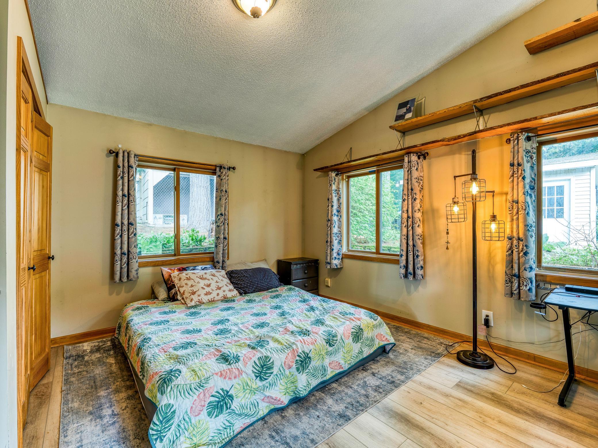 1978 single family home for sale at 11081 Hillcrest Drive NE in Bemidji, MN — 4 bed, 2 bath (photo 22 of 69)