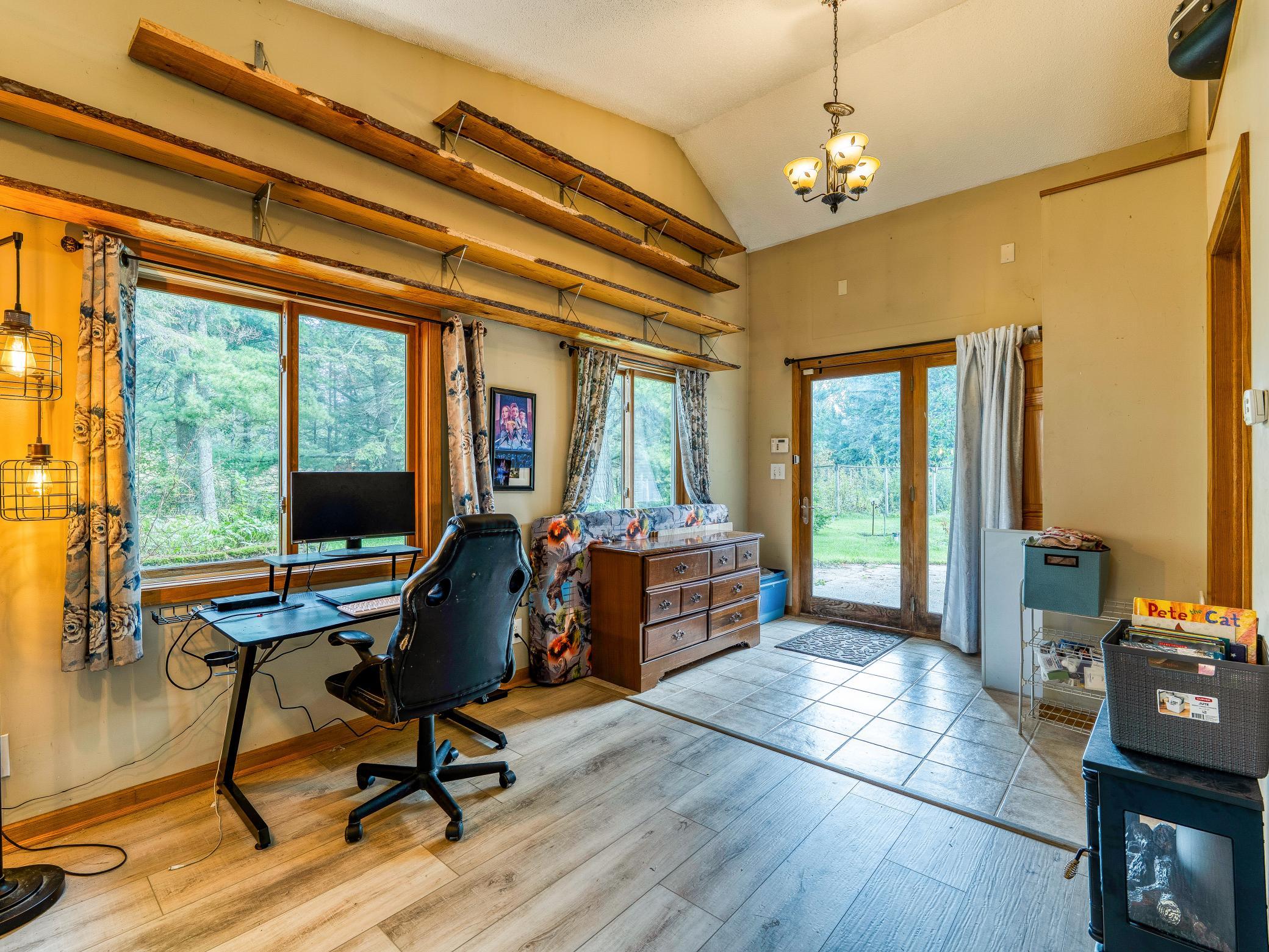 1978 single family home for sale at 11081 Hillcrest Drive NE in Bemidji, MN — 4 bed, 2 bath (photo 23 of 69)