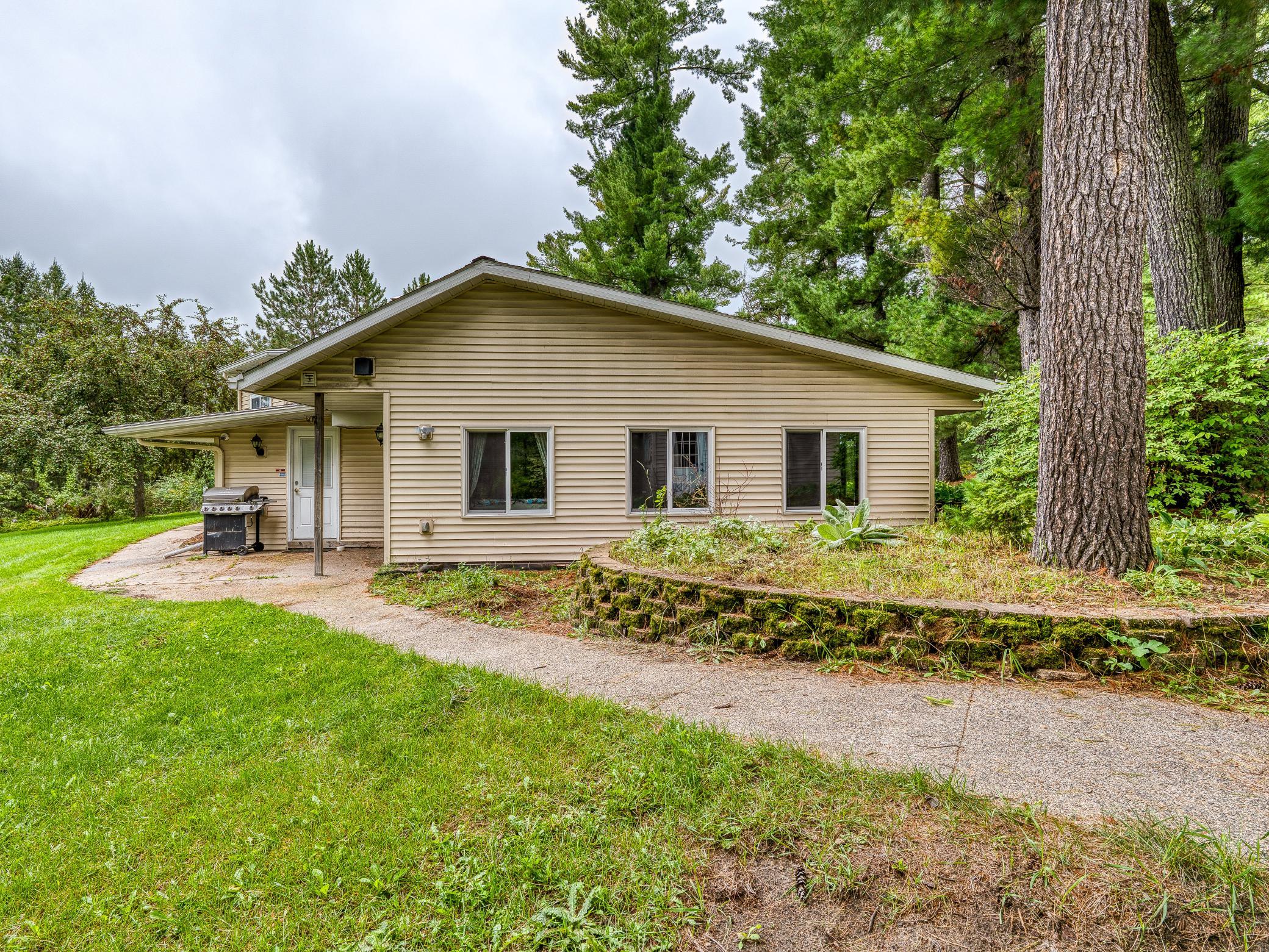 1978 single family home for sale at 11081 Hillcrest Drive NE in Bemidji, MN — 4 bed, 2 bath (photo 36 of 69)