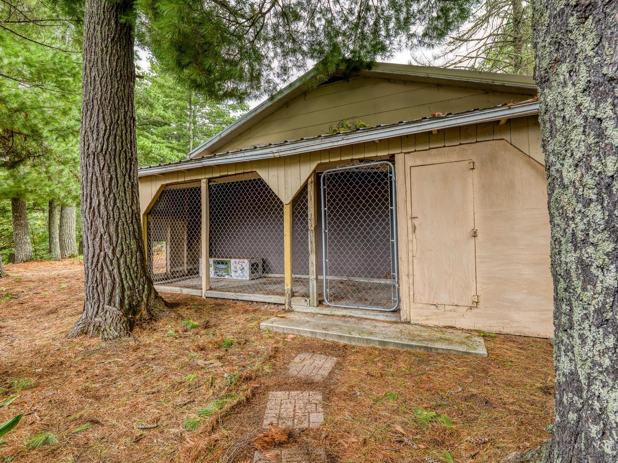 1978 single family home for sale at 11081 Hillcrest Drive NE in Bemidji, MN — 4 bed, 2 bath (photo 37 of 69)