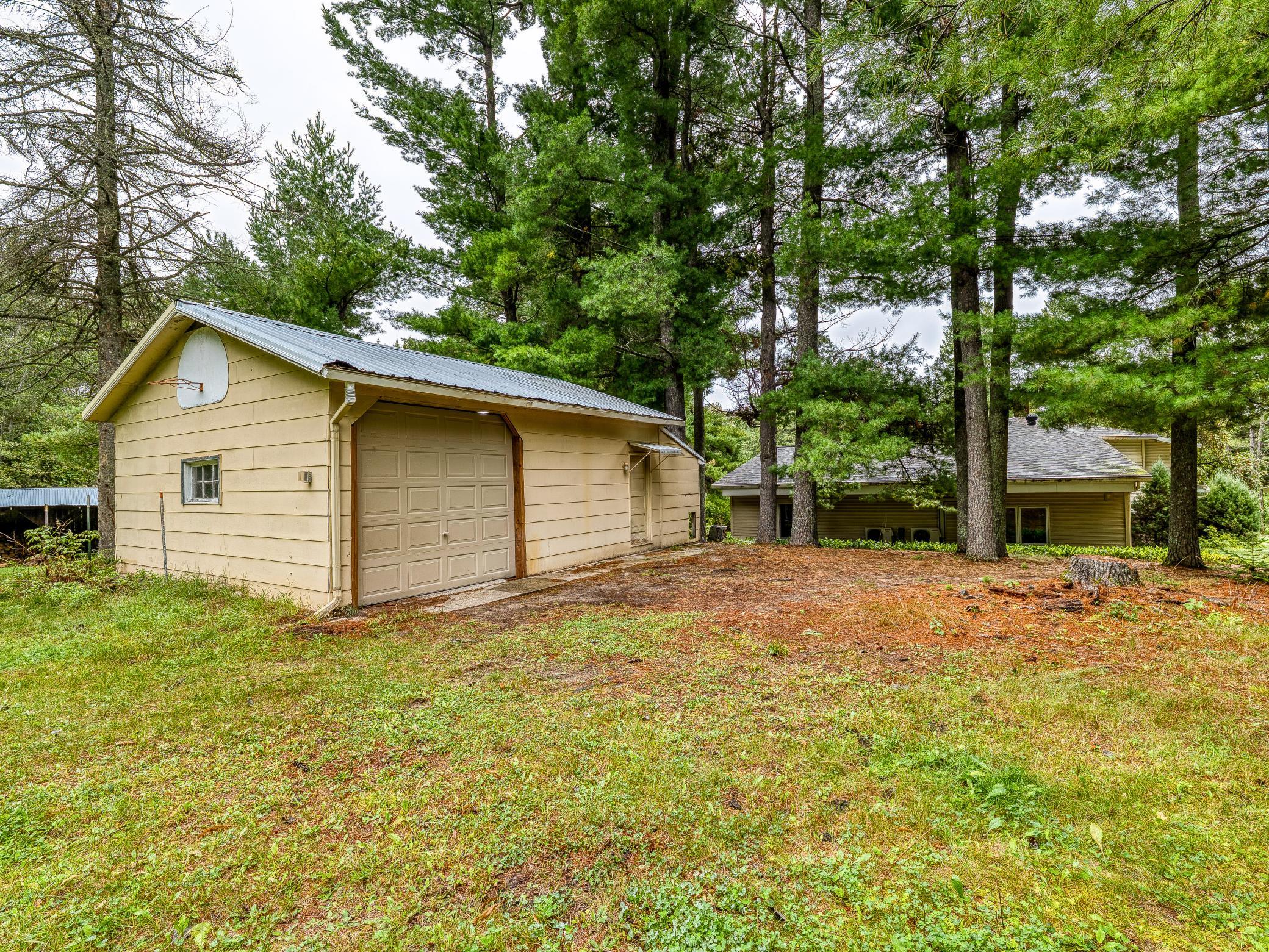 1978 single family home for sale at 11081 Hillcrest Drive NE in Bemidji, MN — 4 bed, 2 bath (photo 39 of 69)