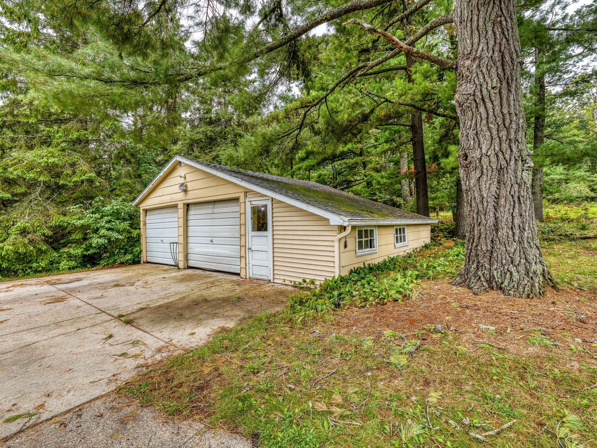 1978 single family home for sale at 11081 Hillcrest Drive NE in Bemidji, MN — 4 bed, 2 bath (photo 40 of 69)